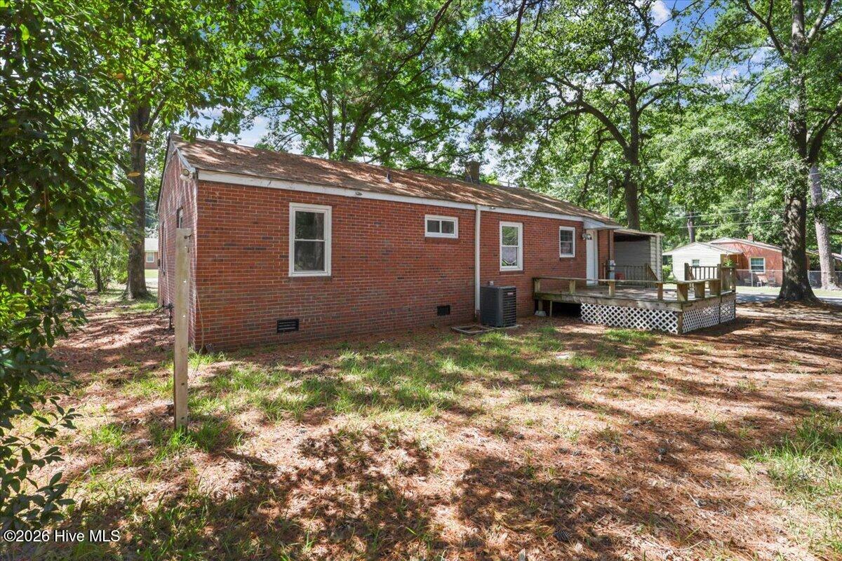 2000 Rosewood Avenue Property Photo 9