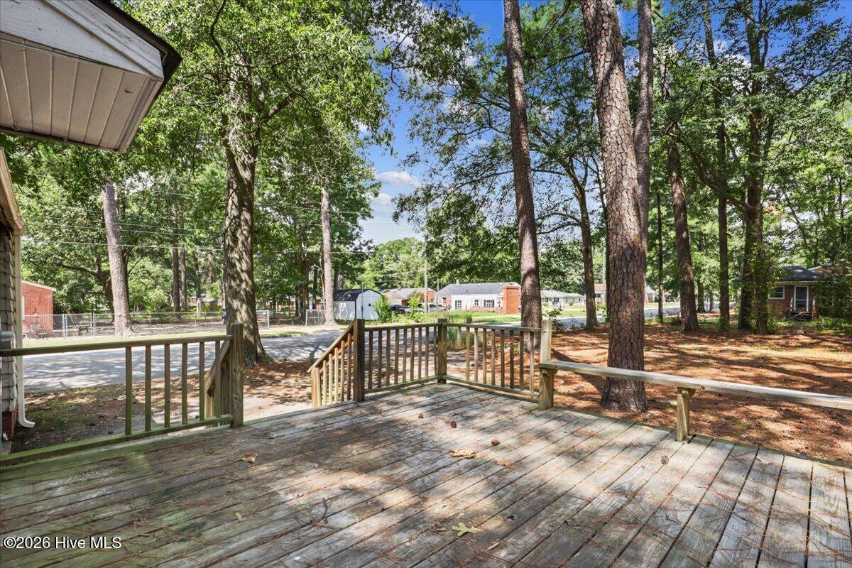 2000 Rosewood Avenue Property Photo 12