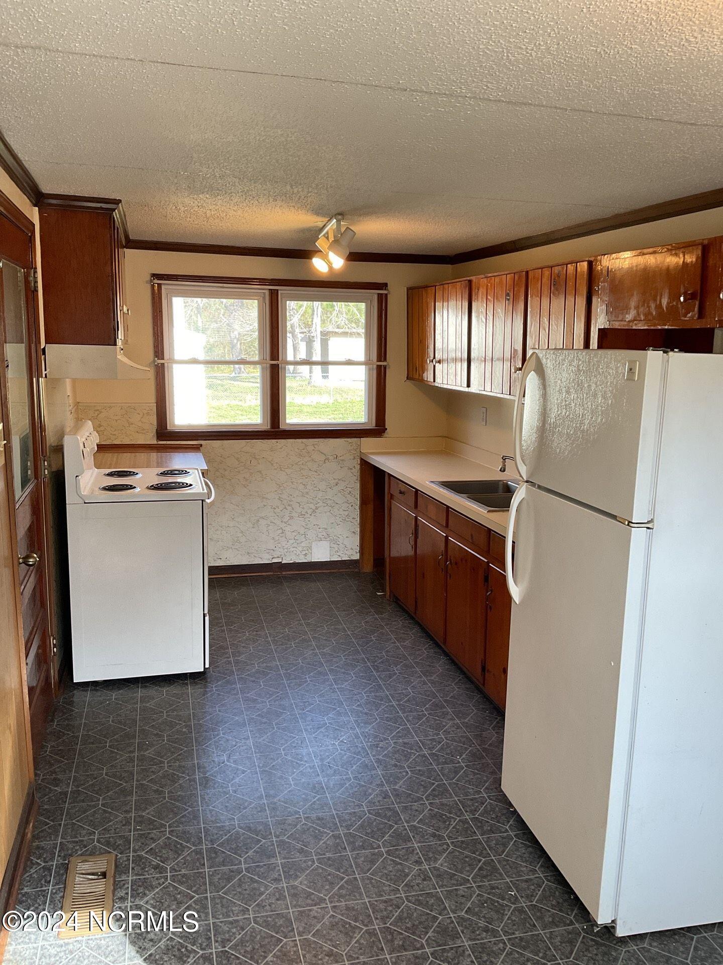 921 Fire Tower Road Property Photo 2
