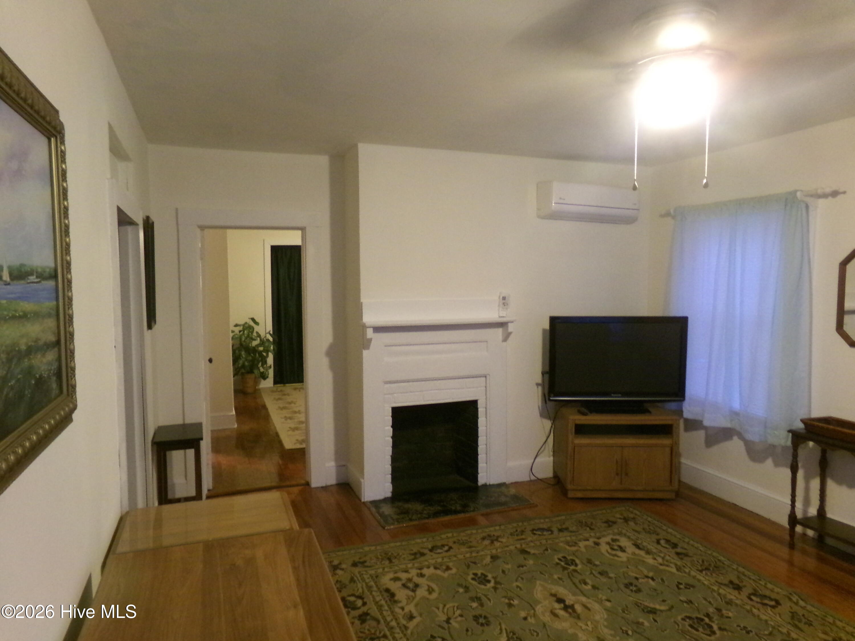 304 E 18th Street Property Photo 3