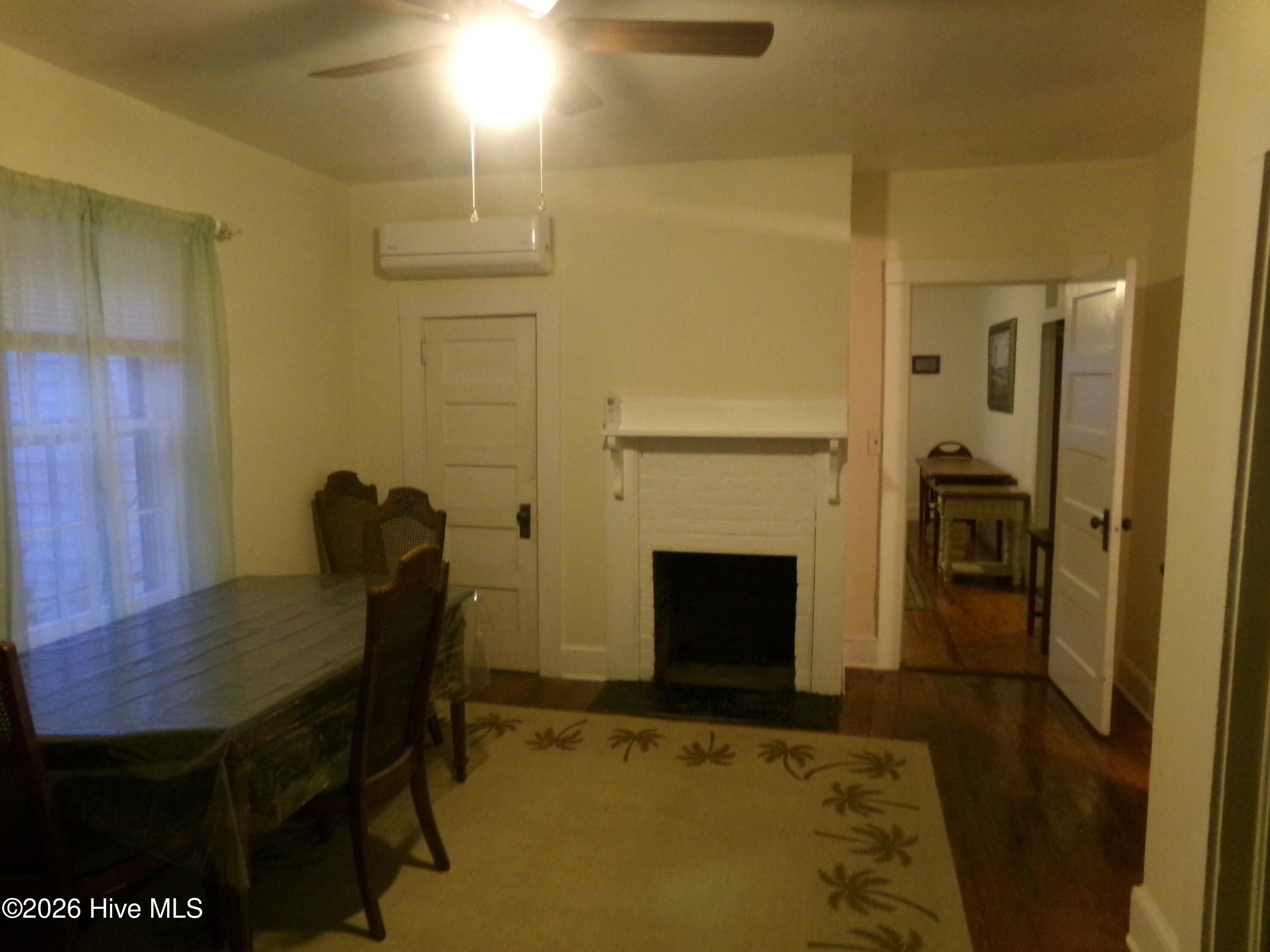 304 E 18th Street Property Photo 7