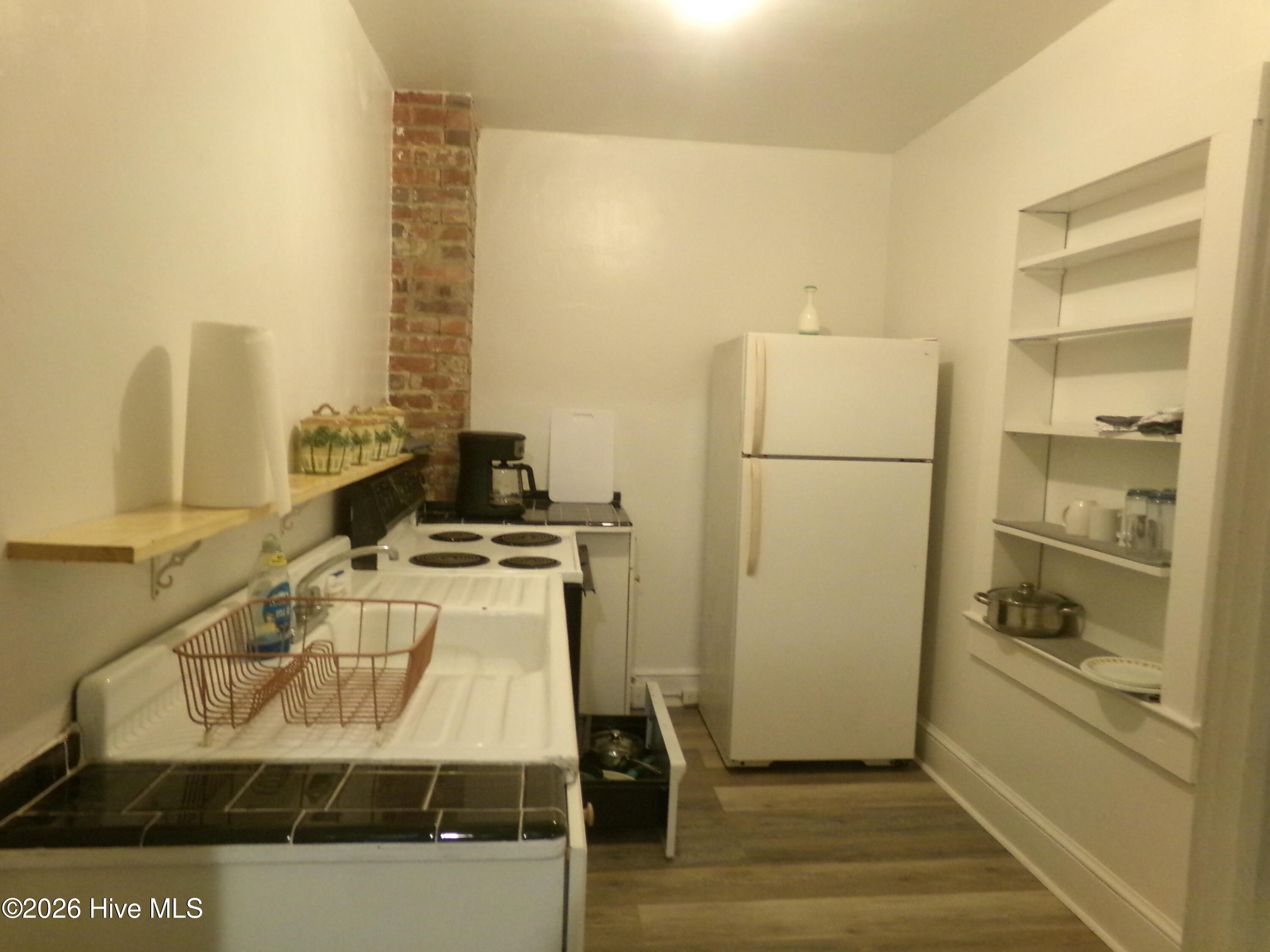 304 E 18th Street Property Photo 8