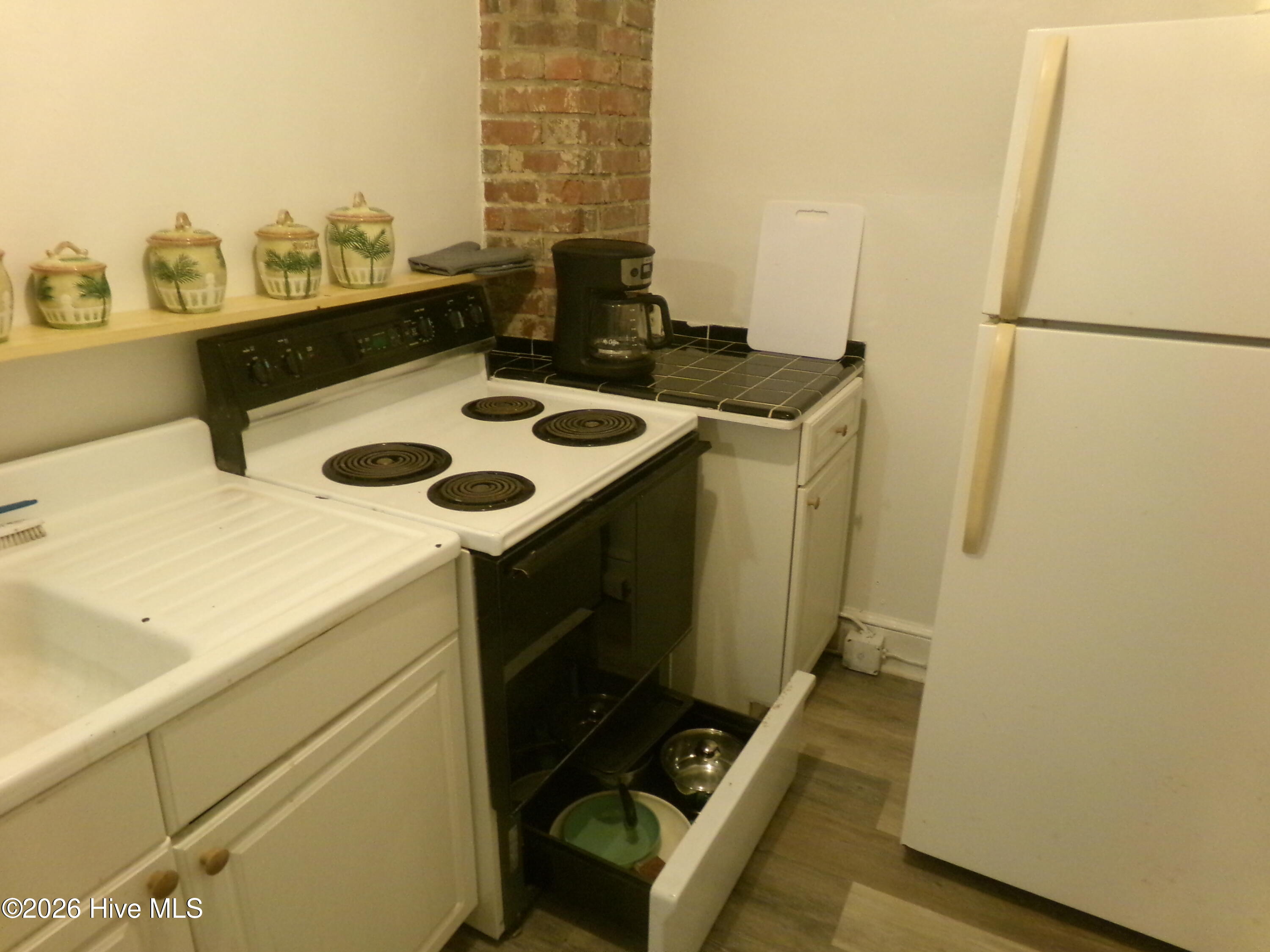 304 E 18th Street Property Photo 9