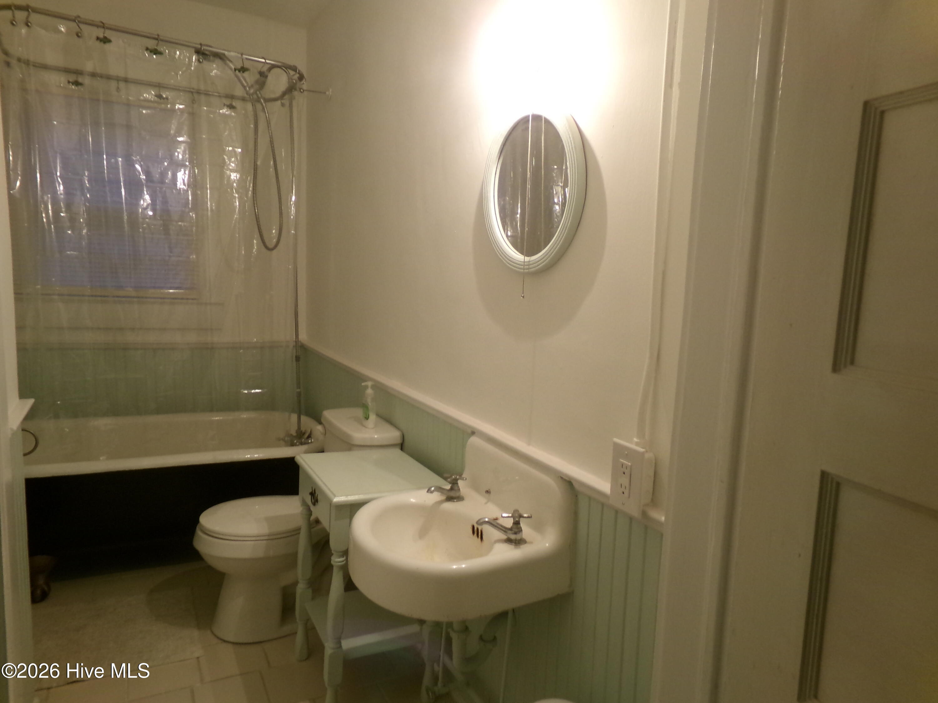 304 E 18th Street Property Photo 12