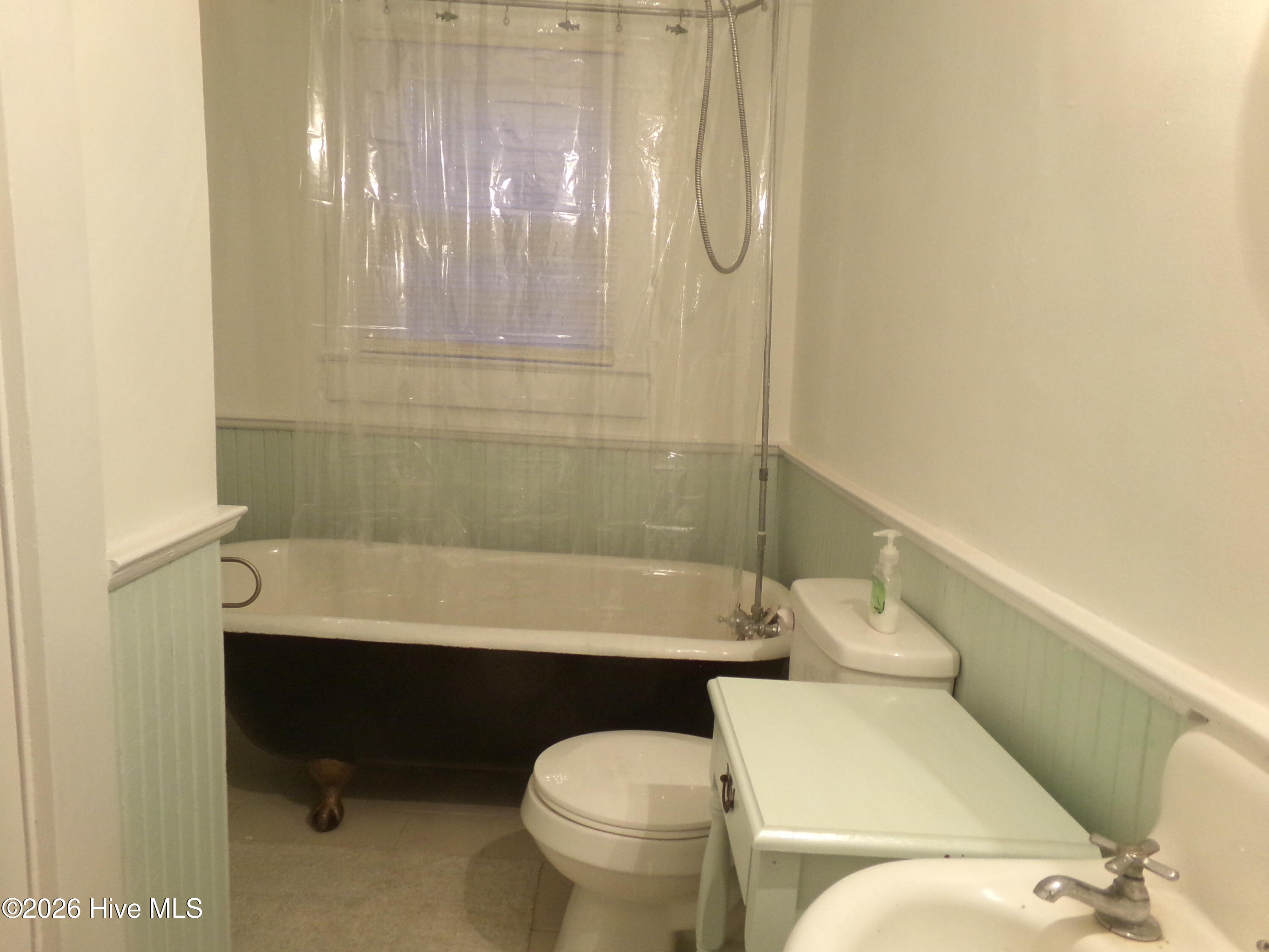 304 E 18th Street Property Photo 13