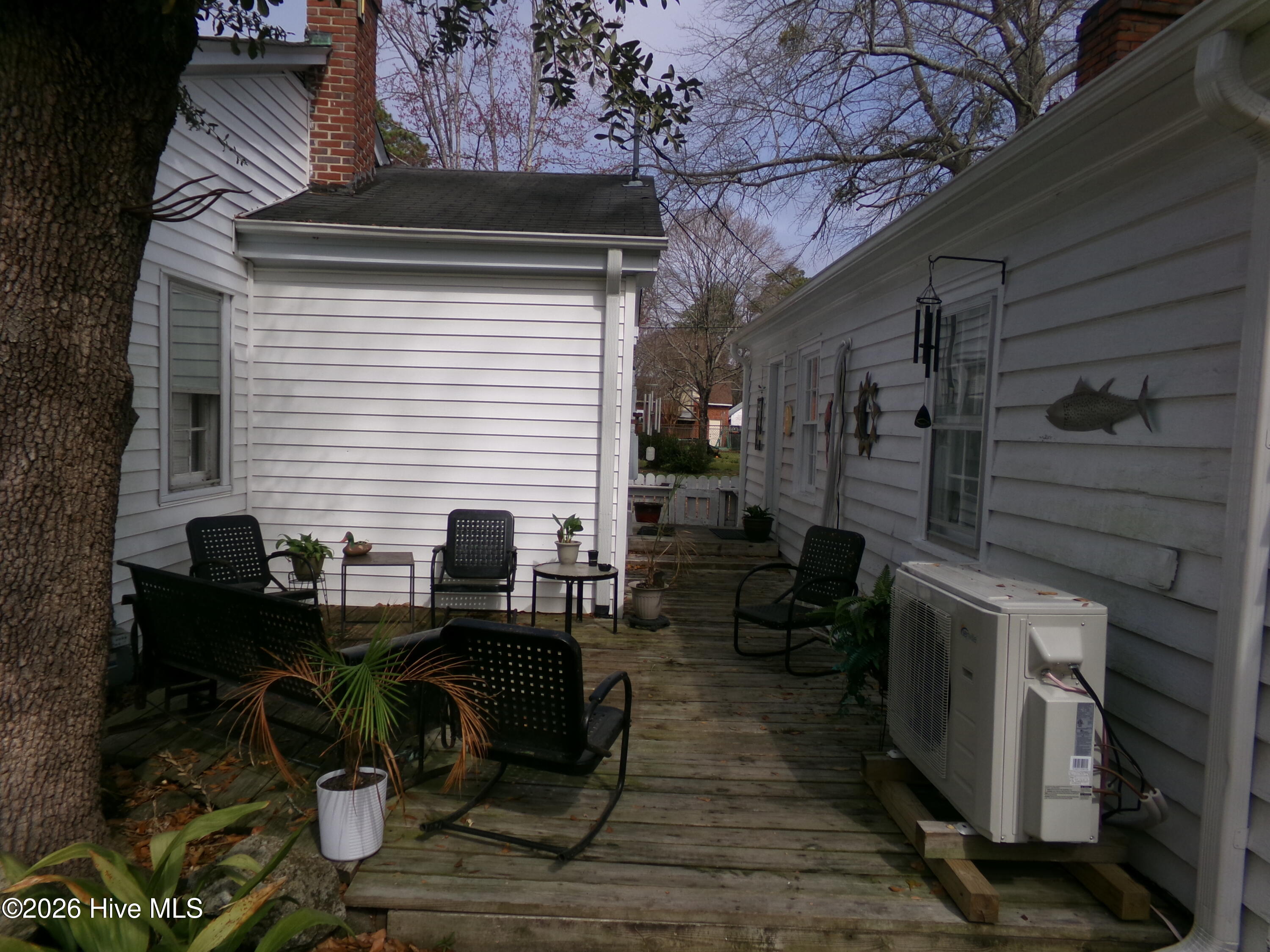 304 E 18th Street Property Photo 14