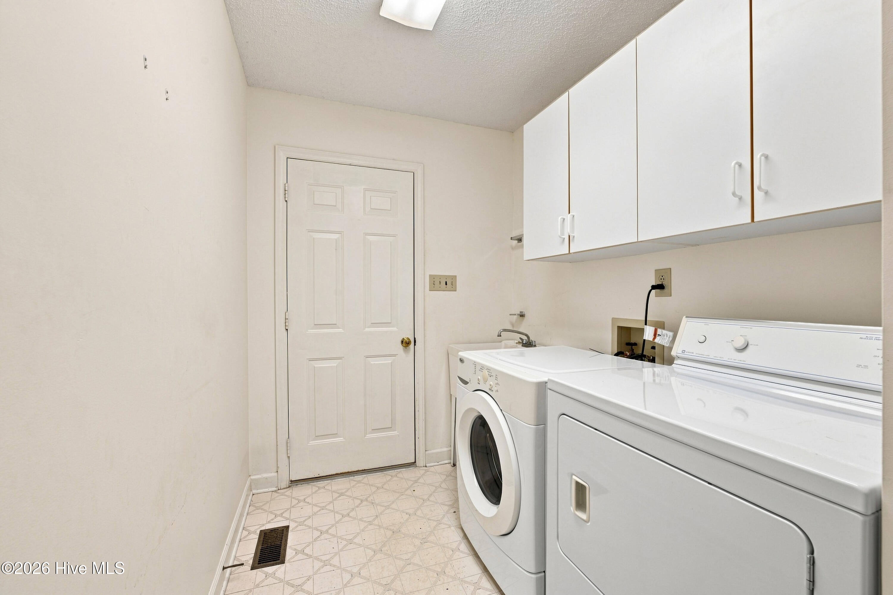 307 Augusta Court Property Photo 37
