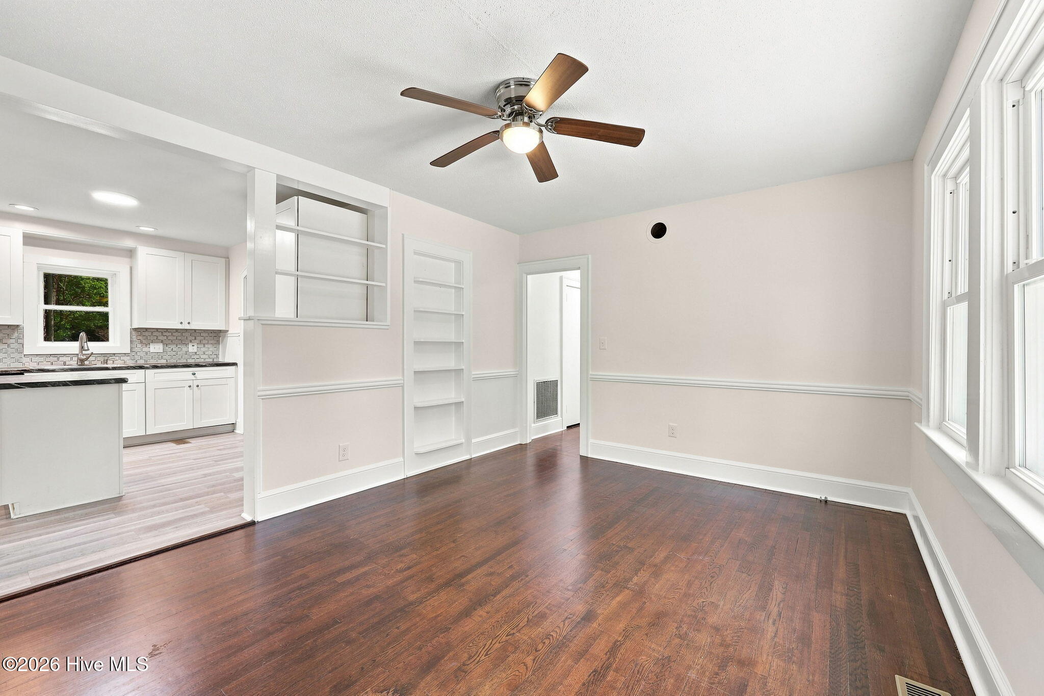 301 W 15th Street Property Photo 18