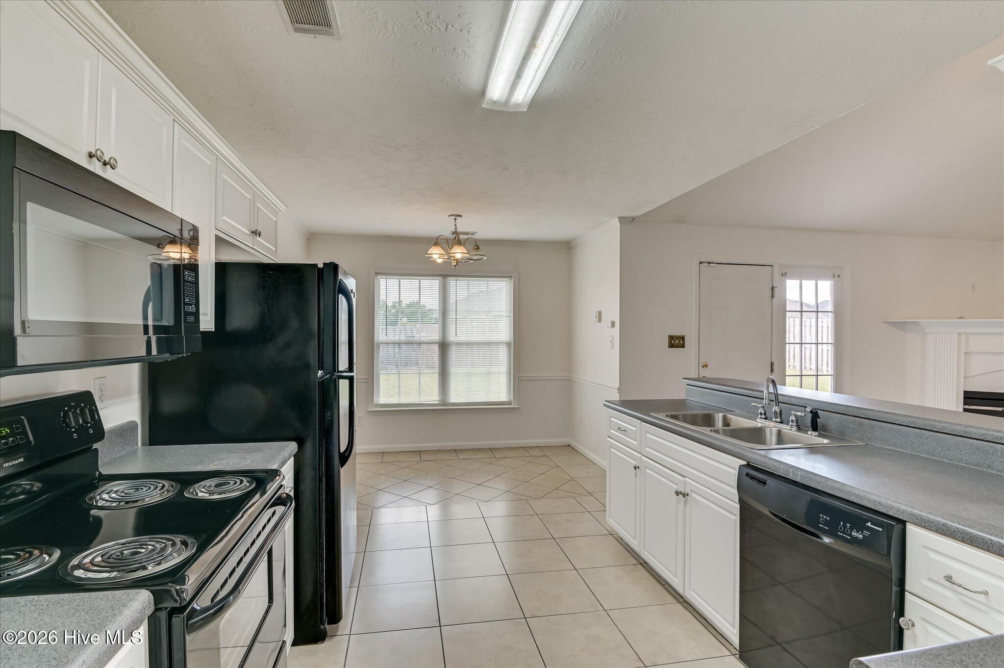 1828 Heathers Way Property Photo 18