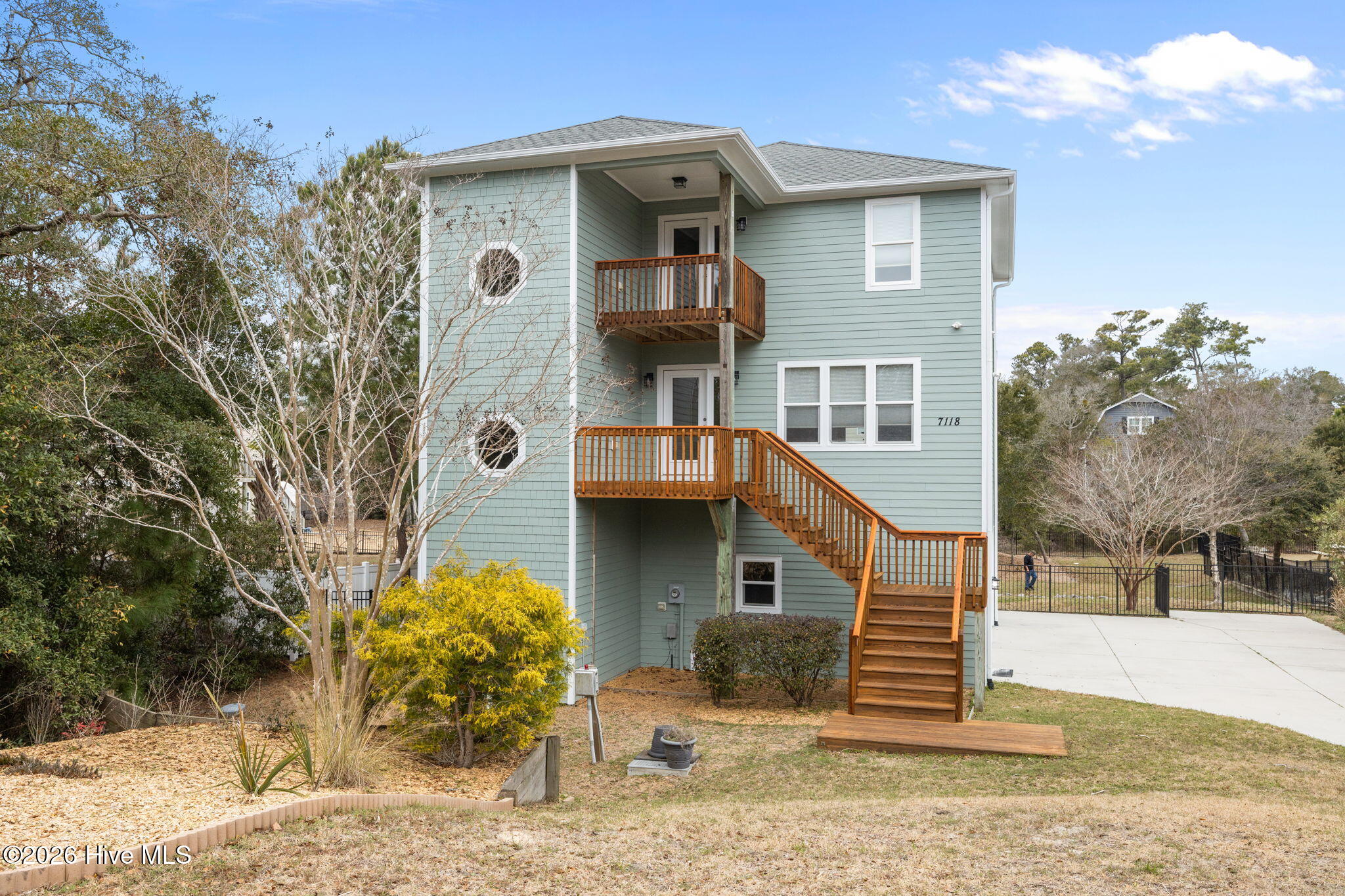 7118 Archers Creek Drive Property Photo 1