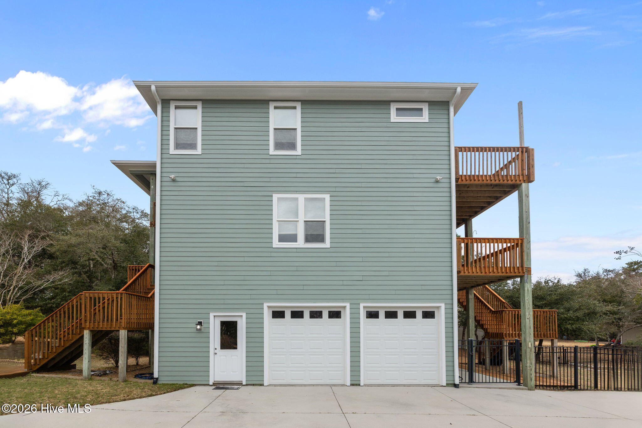 7118 Archers Creek Drive Property Photo 2