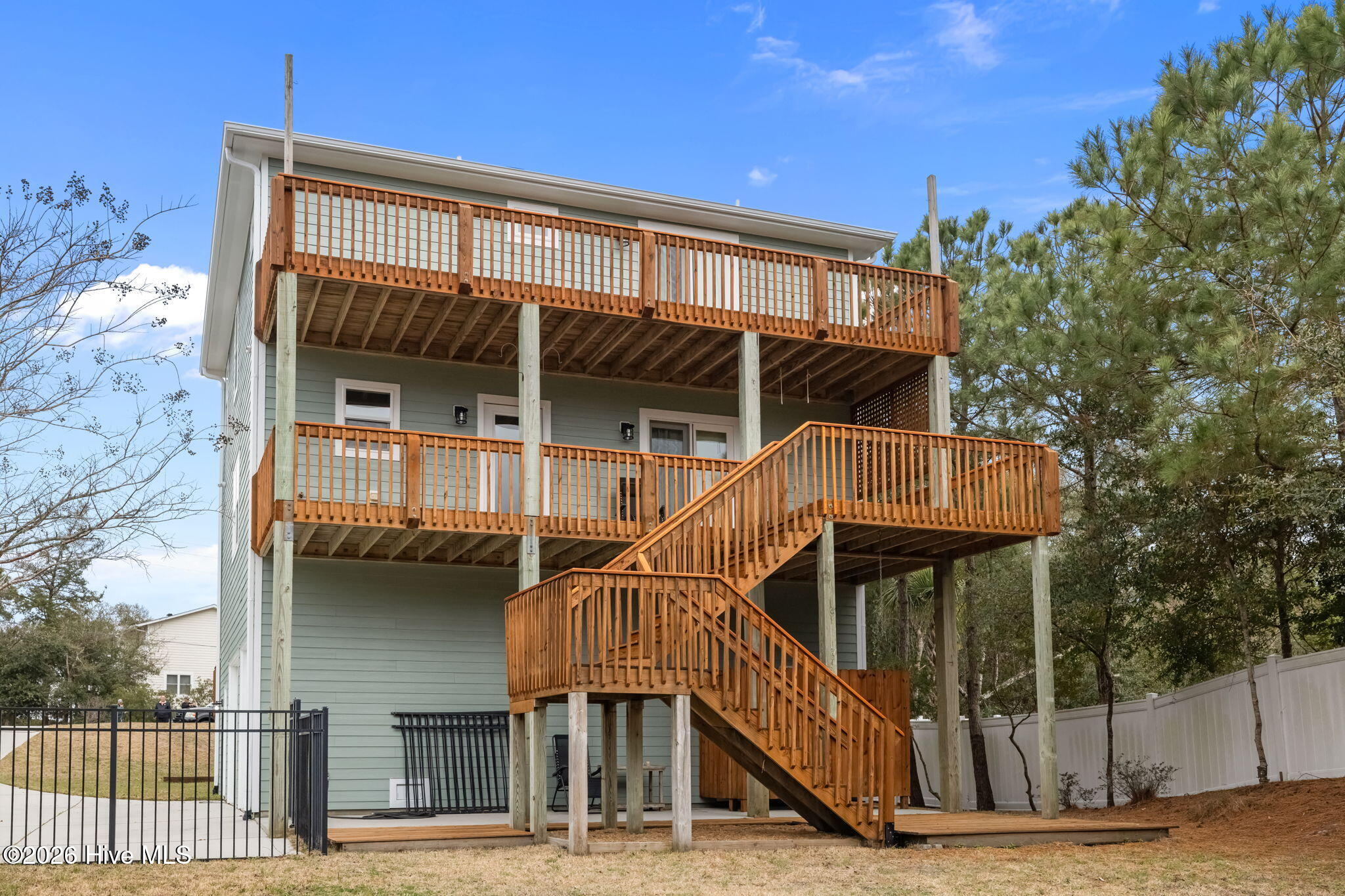 7118 Archers Creek Drive Property Photo 3