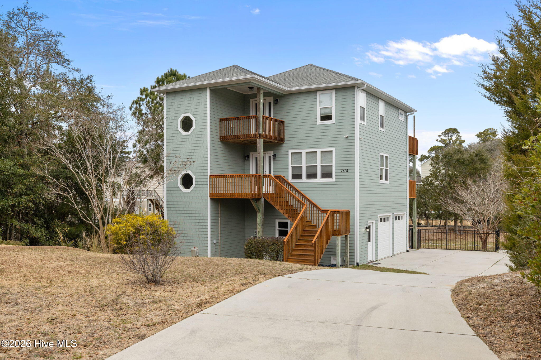 7118 Archers Creek Drive Property Photo 4