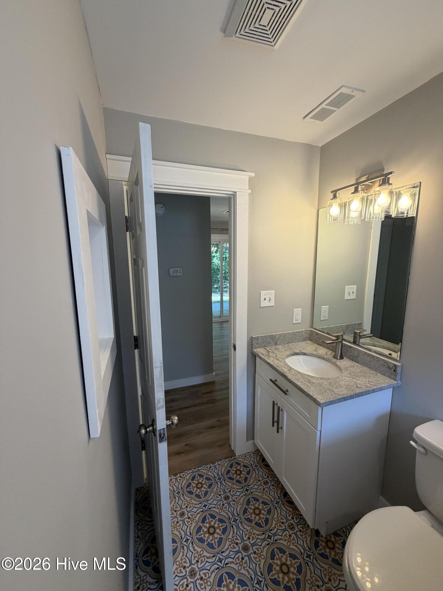 906 Cedar Court Property Photo 8