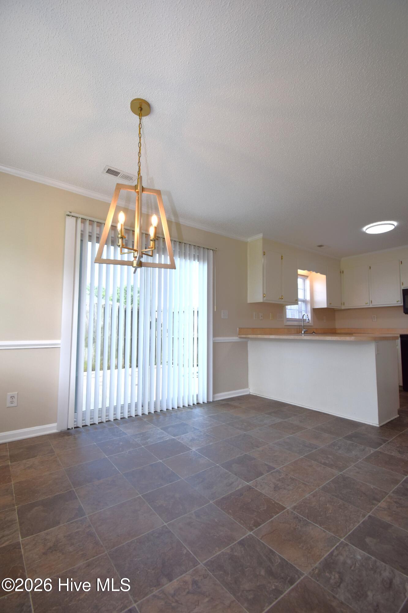2380 Vineyard Drive J1 Property Photo 6