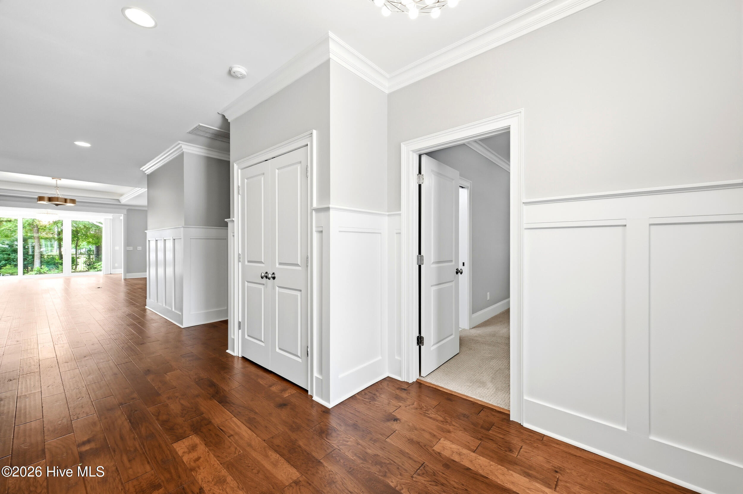 999 Softwind Way Property Photo 8