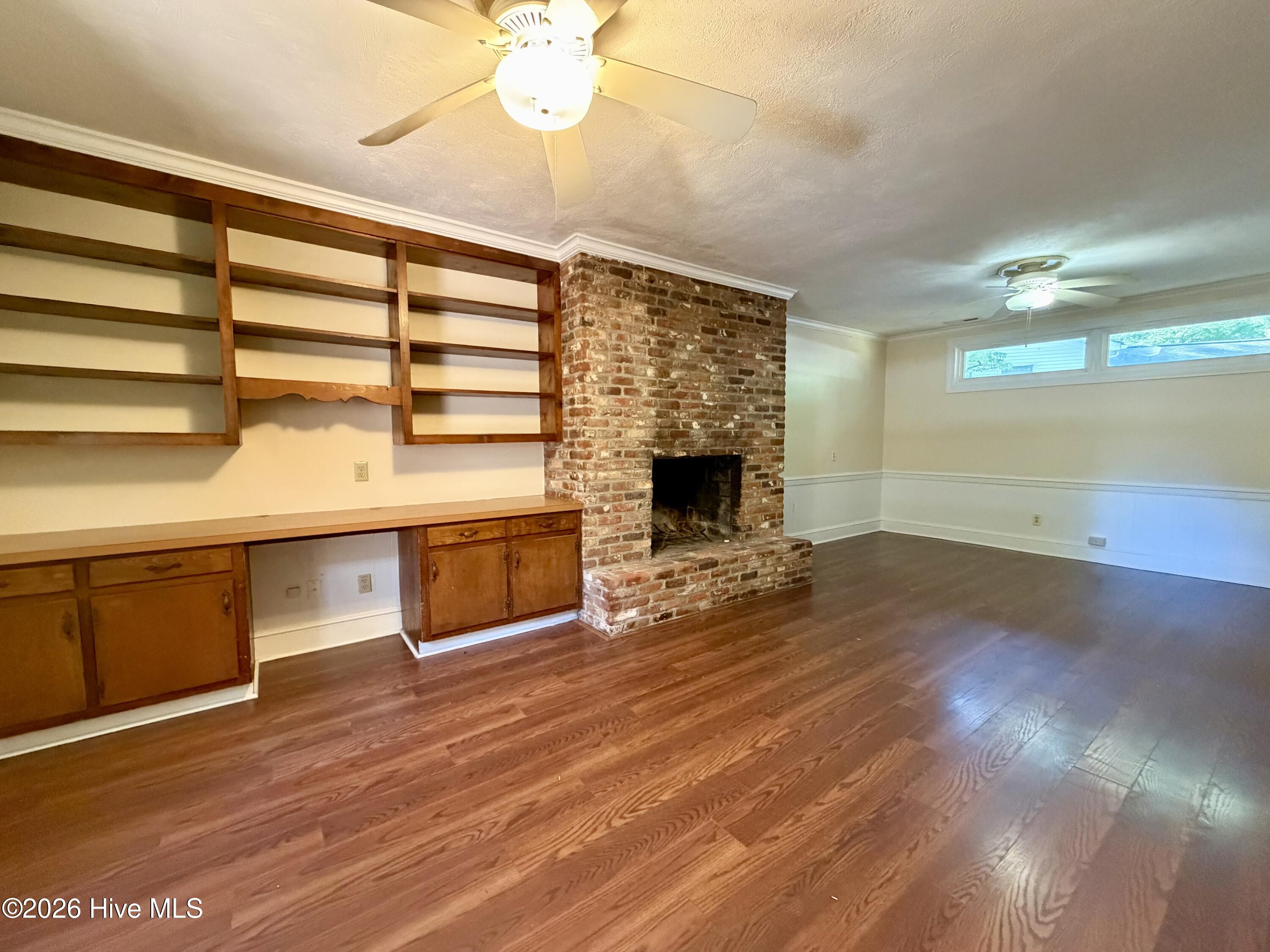 915 Greenville Boulevard Se Property Photo 2