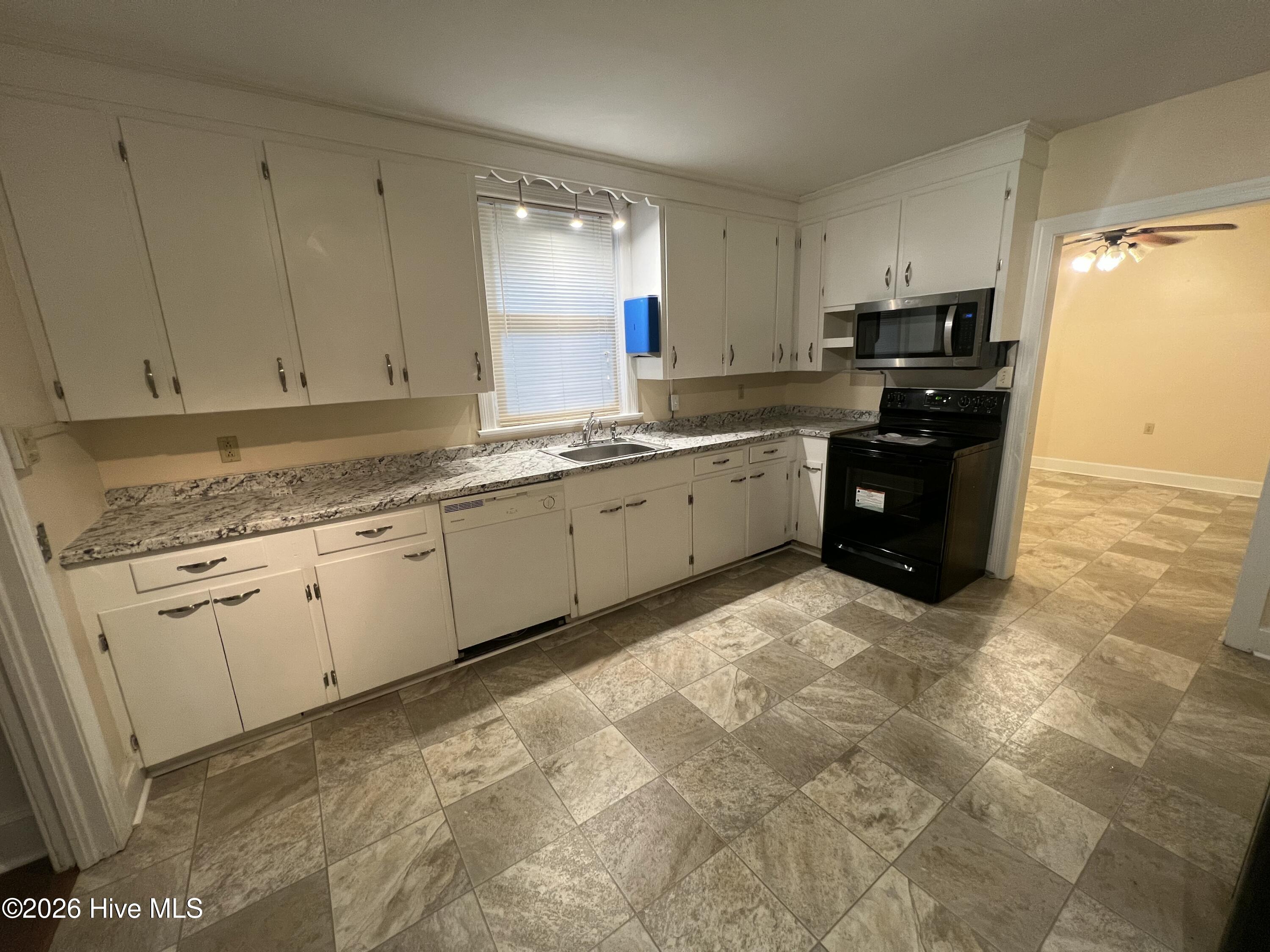 915 Greenville Boulevard Se Property Photo 4