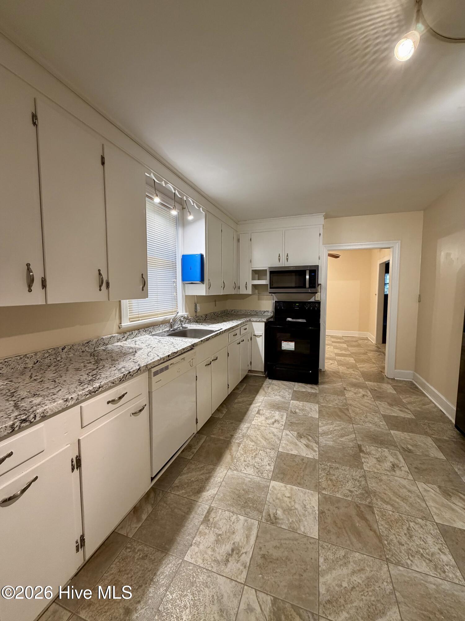 915 Greenville Boulevard Se Property Photo 5