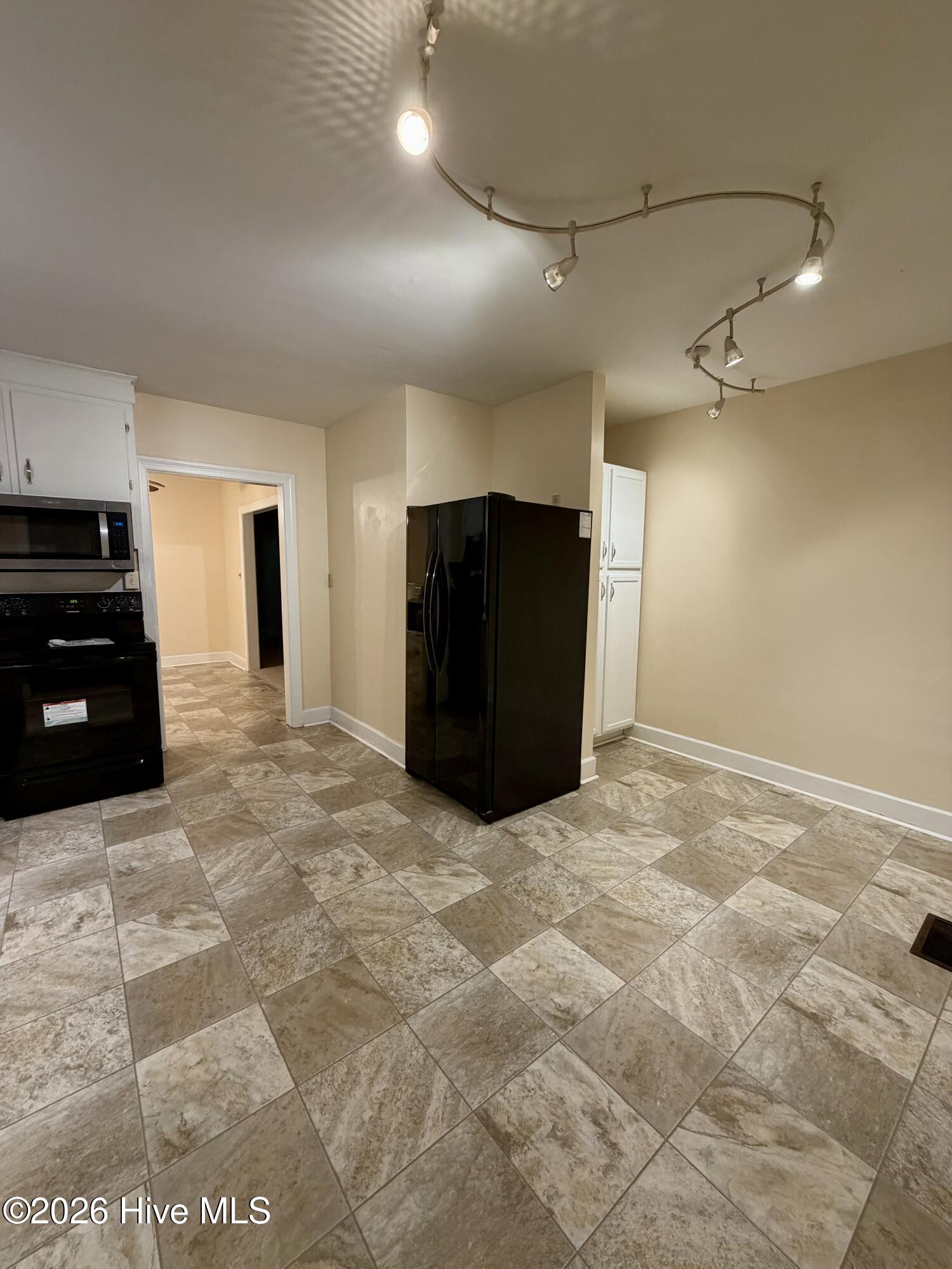 915 Greenville Boulevard Se Property Photo 6
