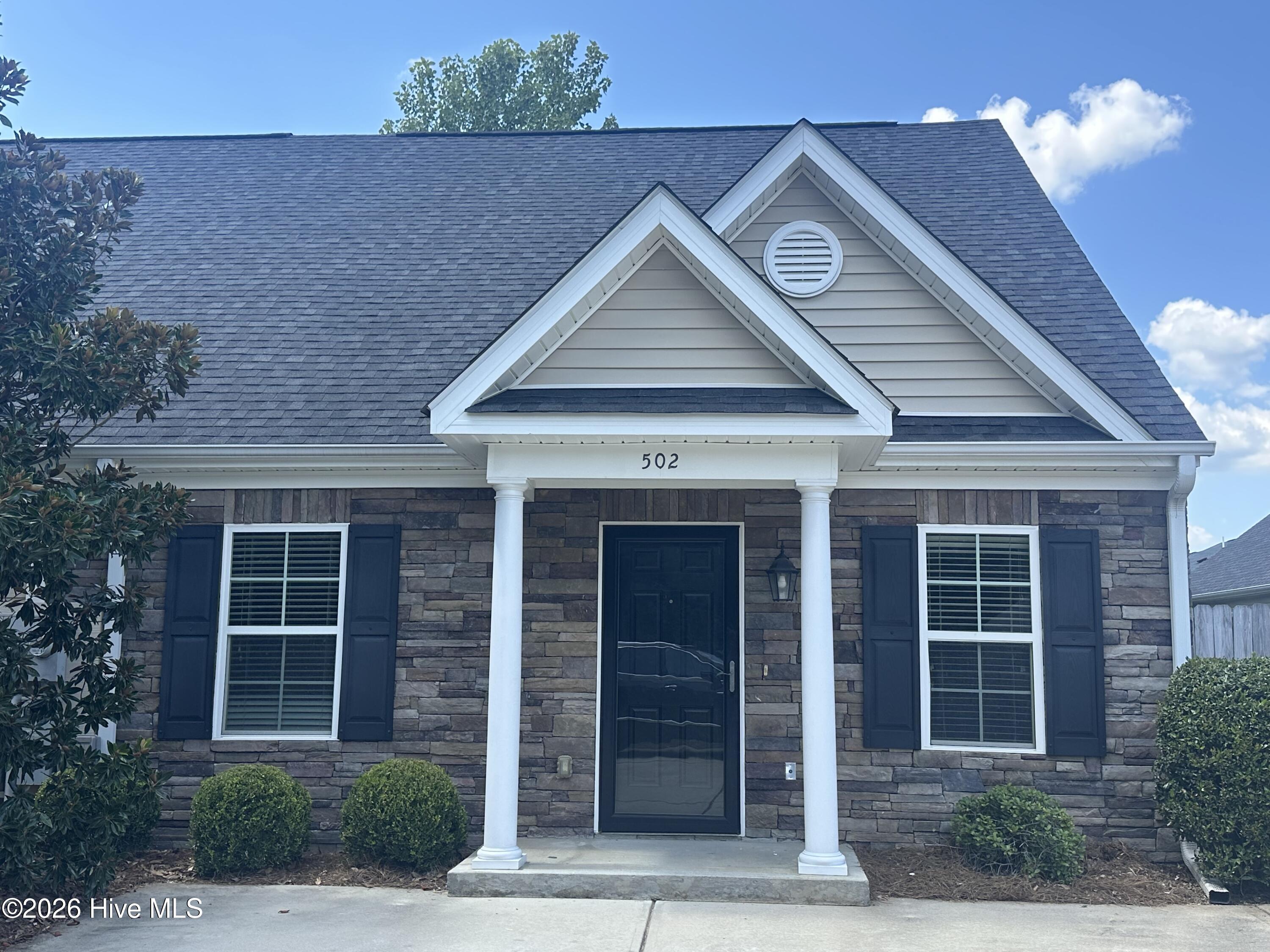 502 York Loop Property Photo 1