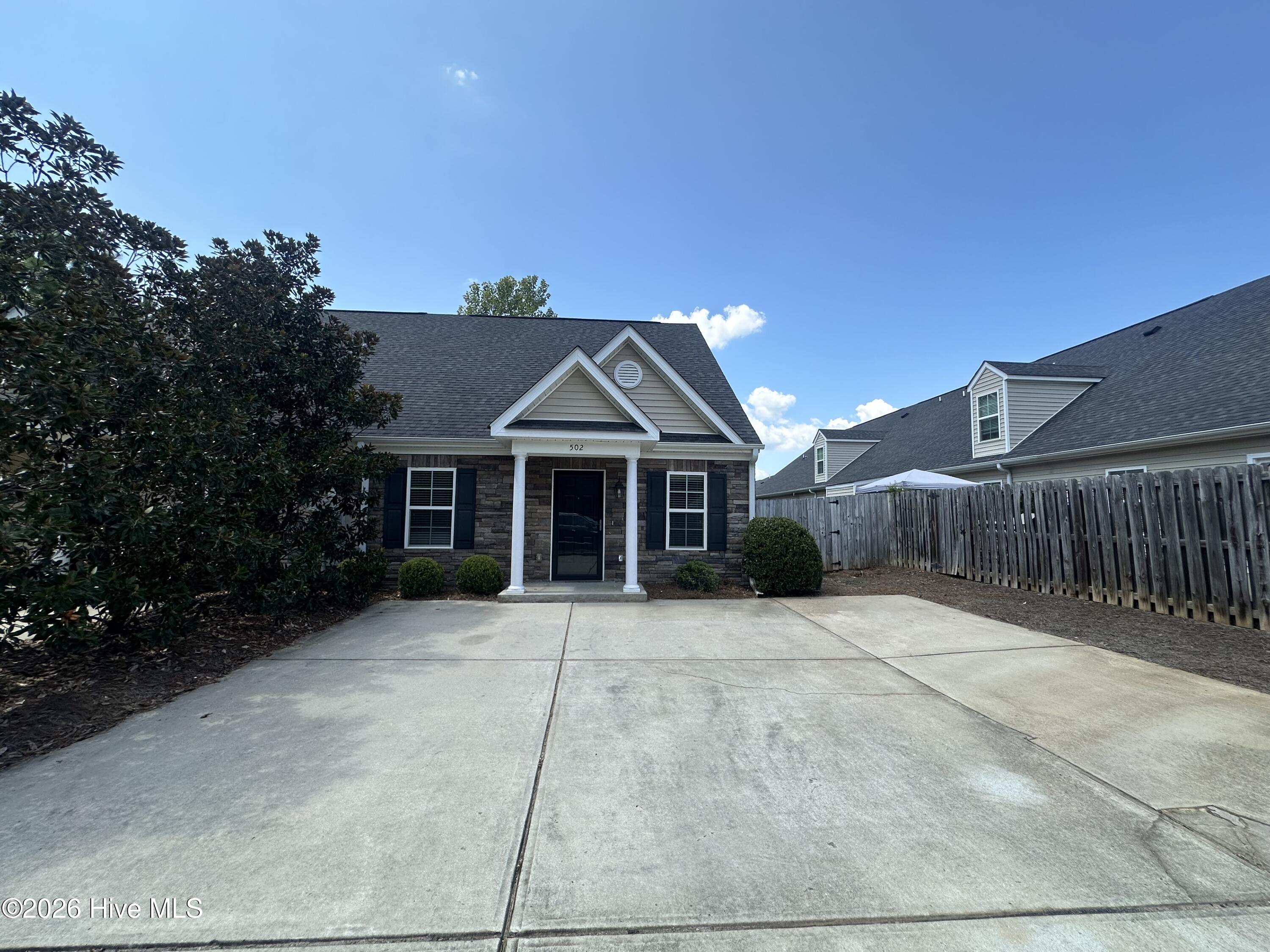 502 York Loop Property Photo 2