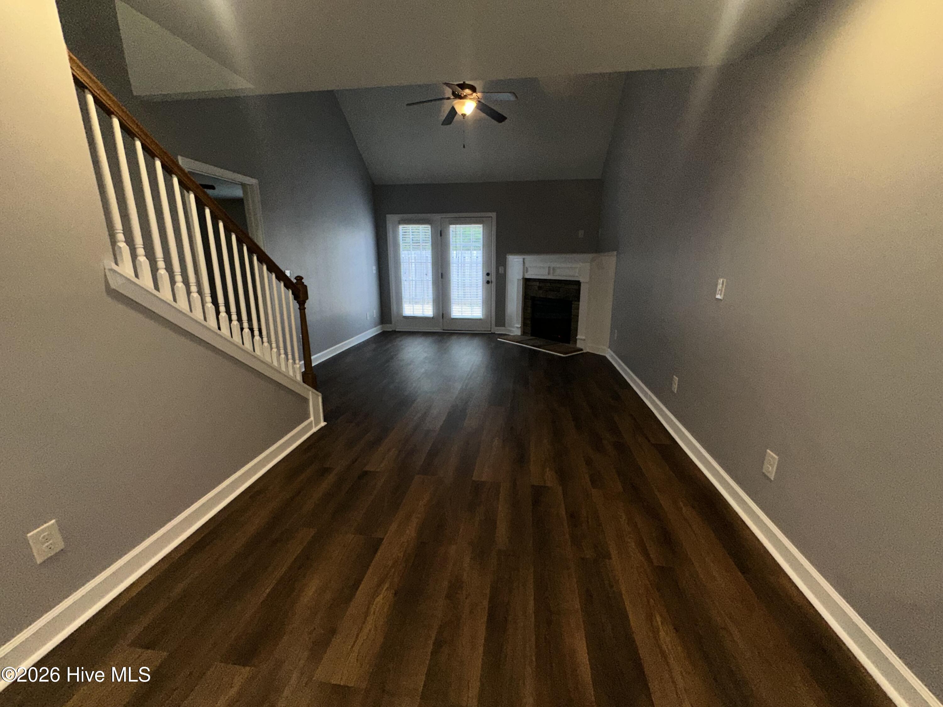 502 York Loop Property Photo 7