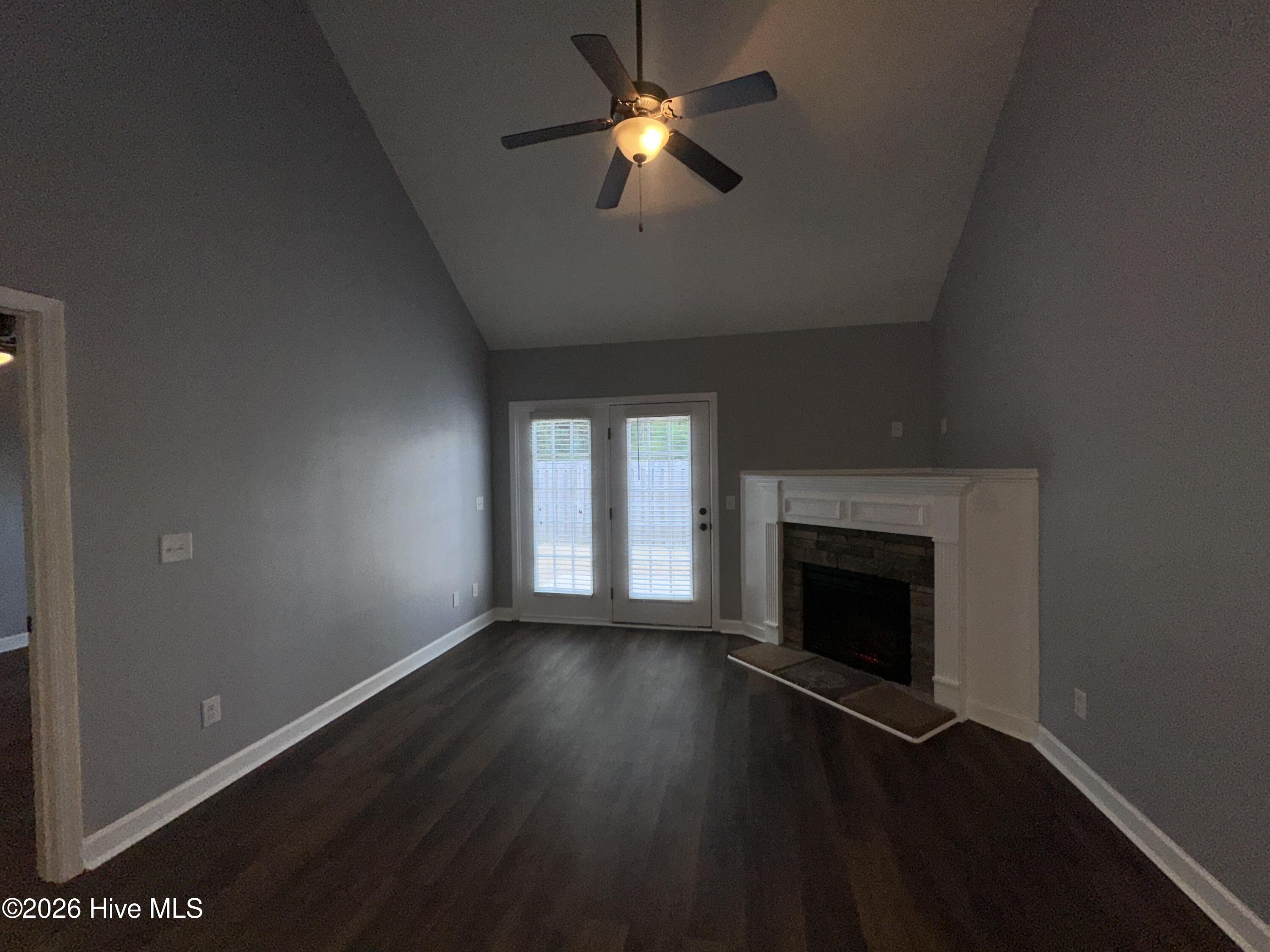 502 York Loop Property Photo 8