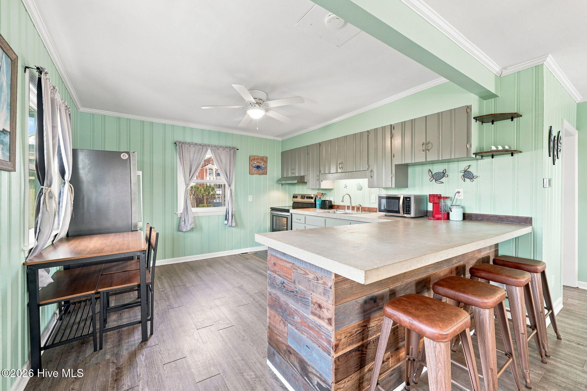 415 N Shore Drive Property Photo 8