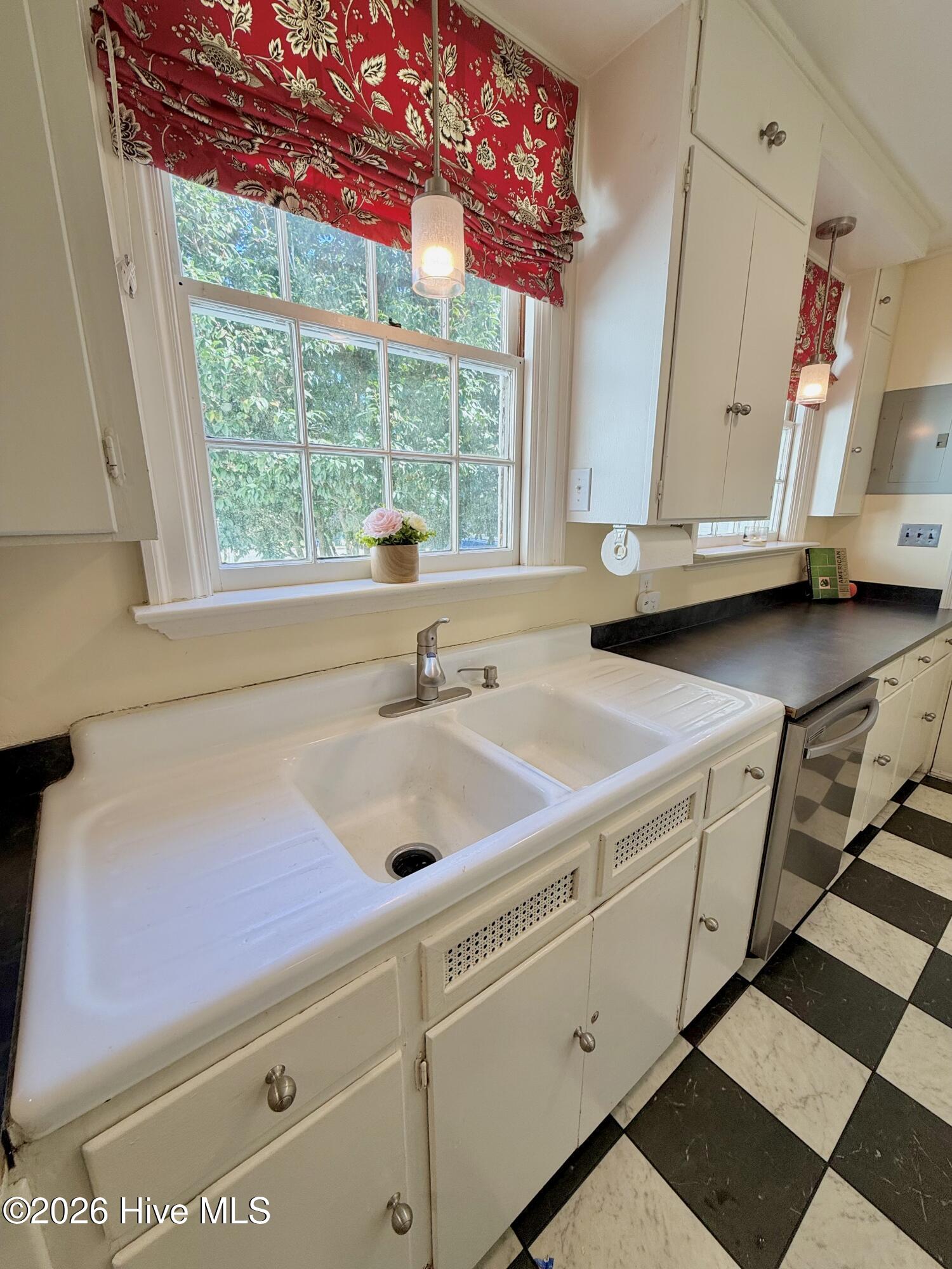 1009 Rhem Street Property Photo 20