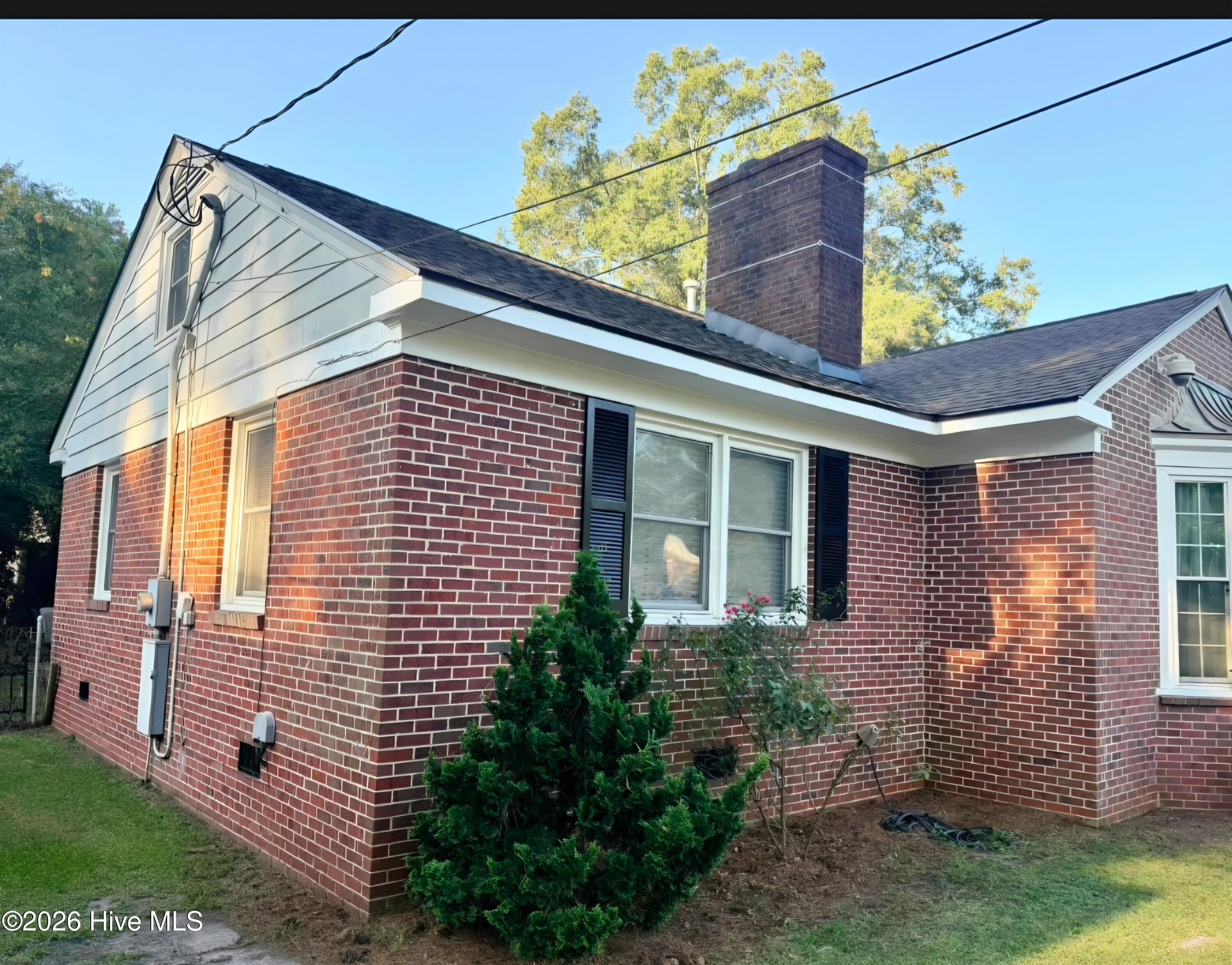 1210 Meadowood Drive Property Photo 4