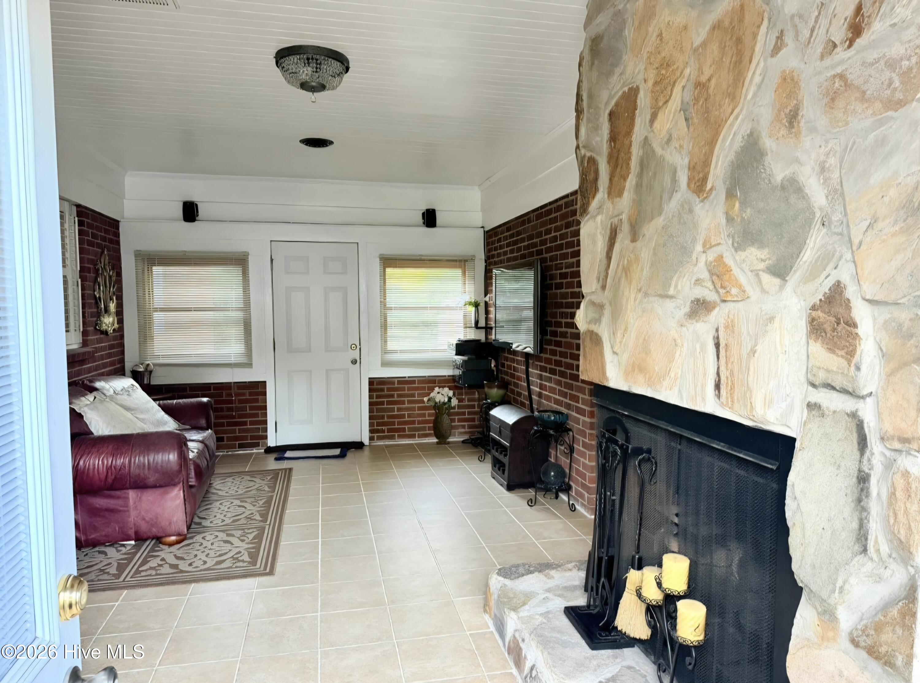 1210 Meadowood Drive Property Photo 9
