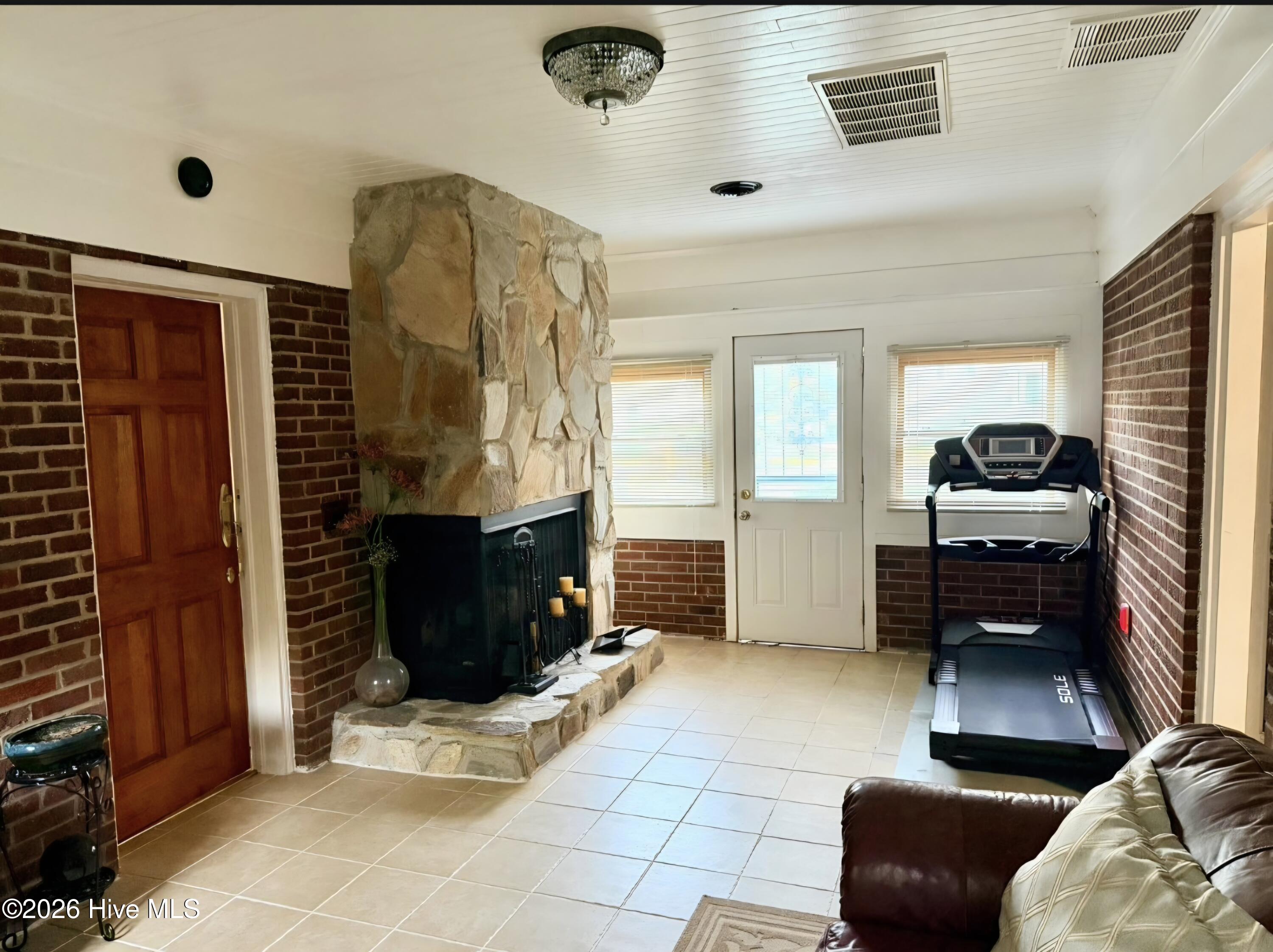 1210 Meadowood Drive Property Photo 10