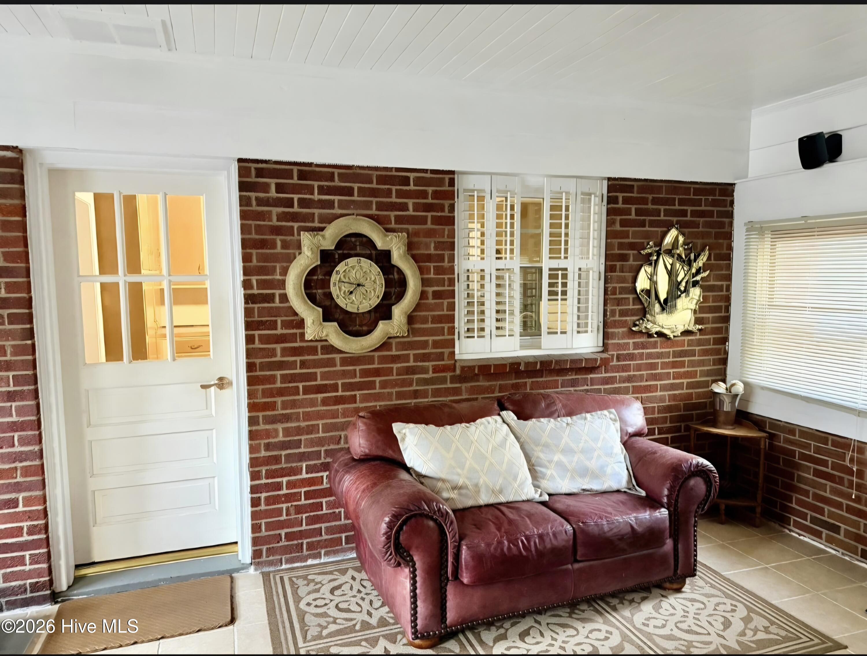 1210 Meadowood Drive Property Photo 11
