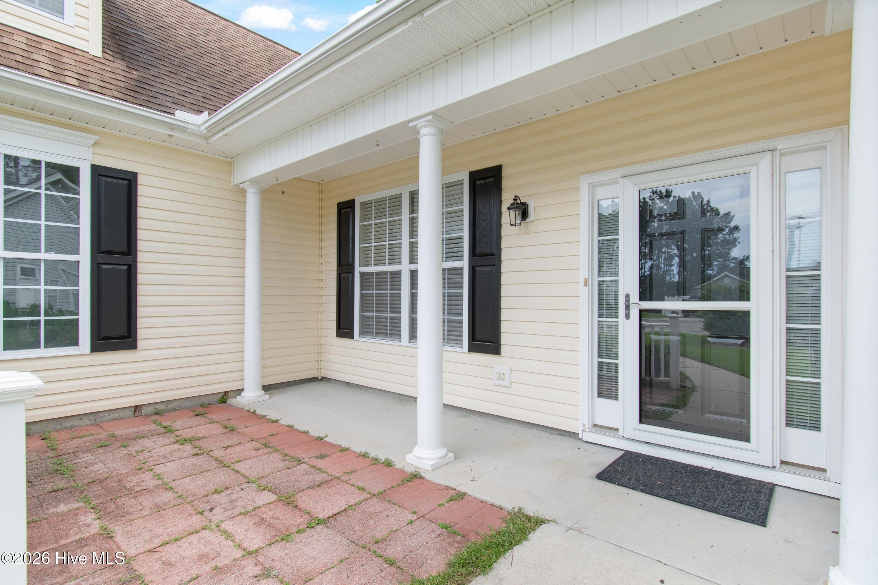 709 E Pipers Glen Property Photo 4