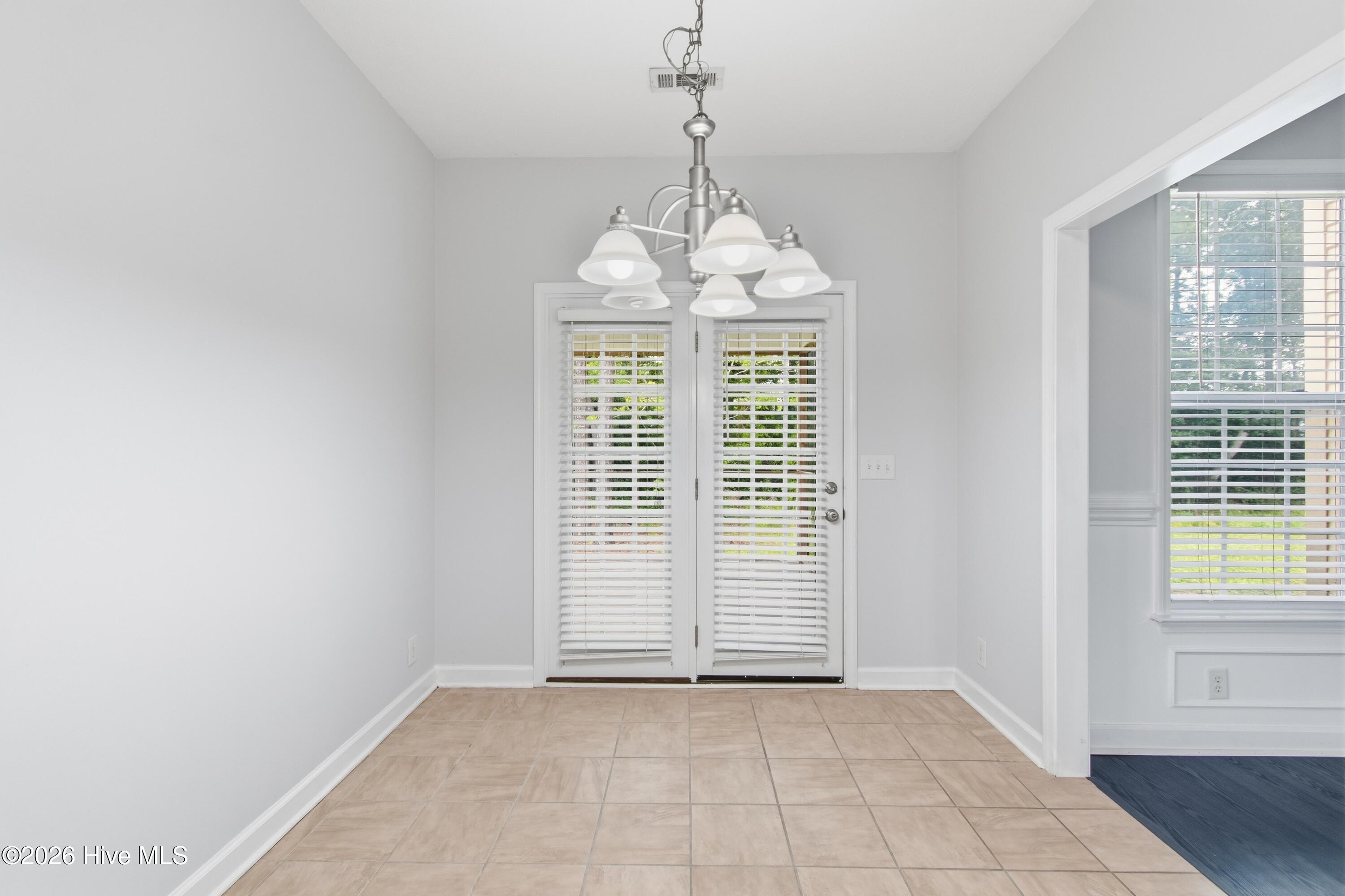 709 E Pipers Glen Property Photo 16