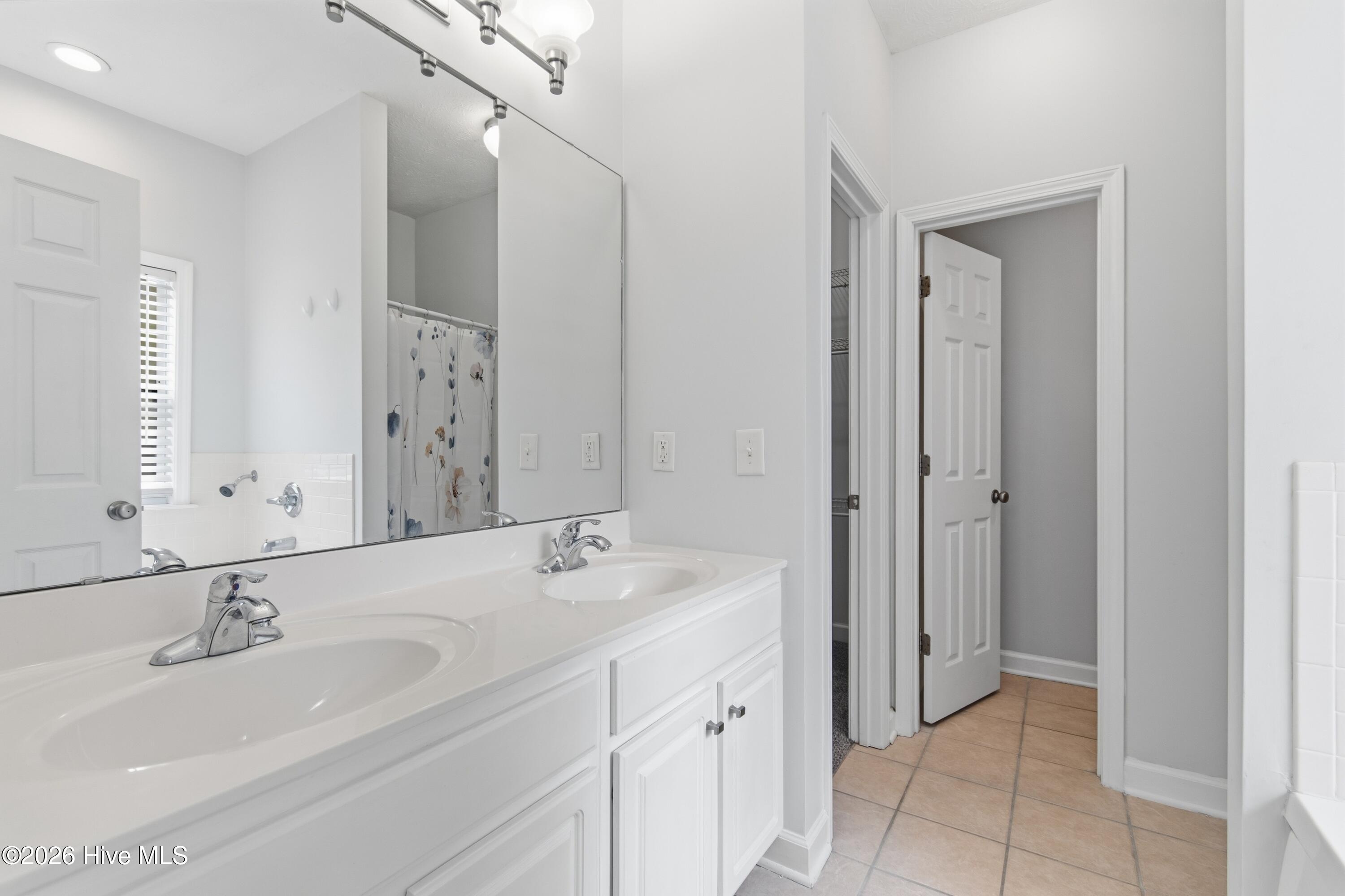 709 E Pipers Glen Property Photo 23