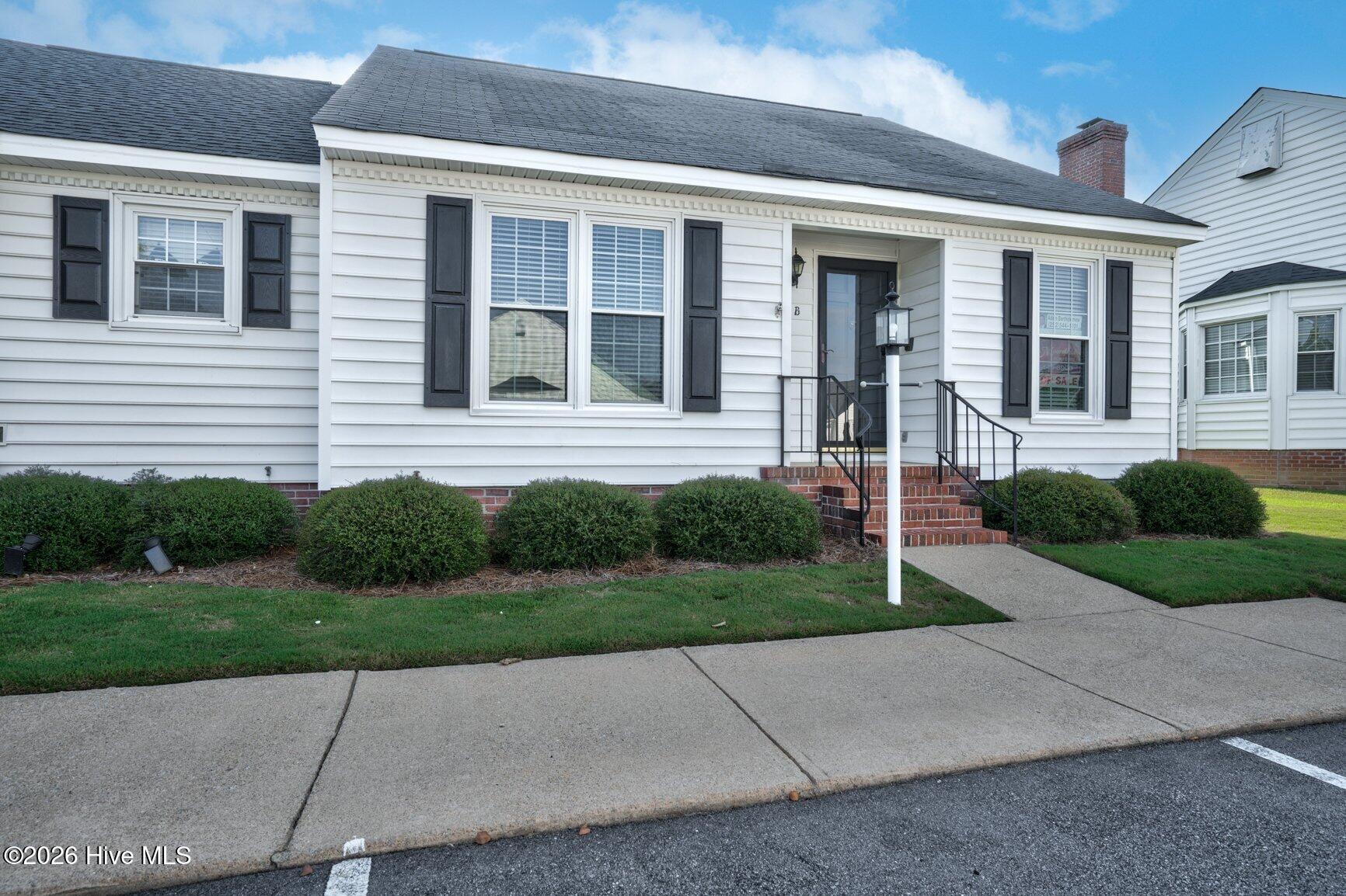 2400 Bradford Drive N 1b Property Photo 2
