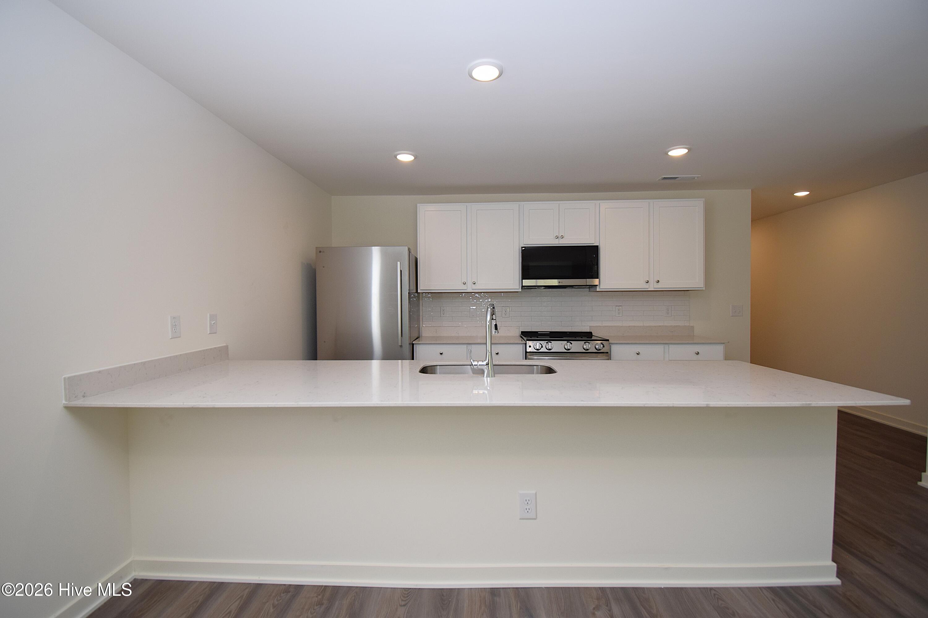 2460 Brookville Drive B Property Photo 5
