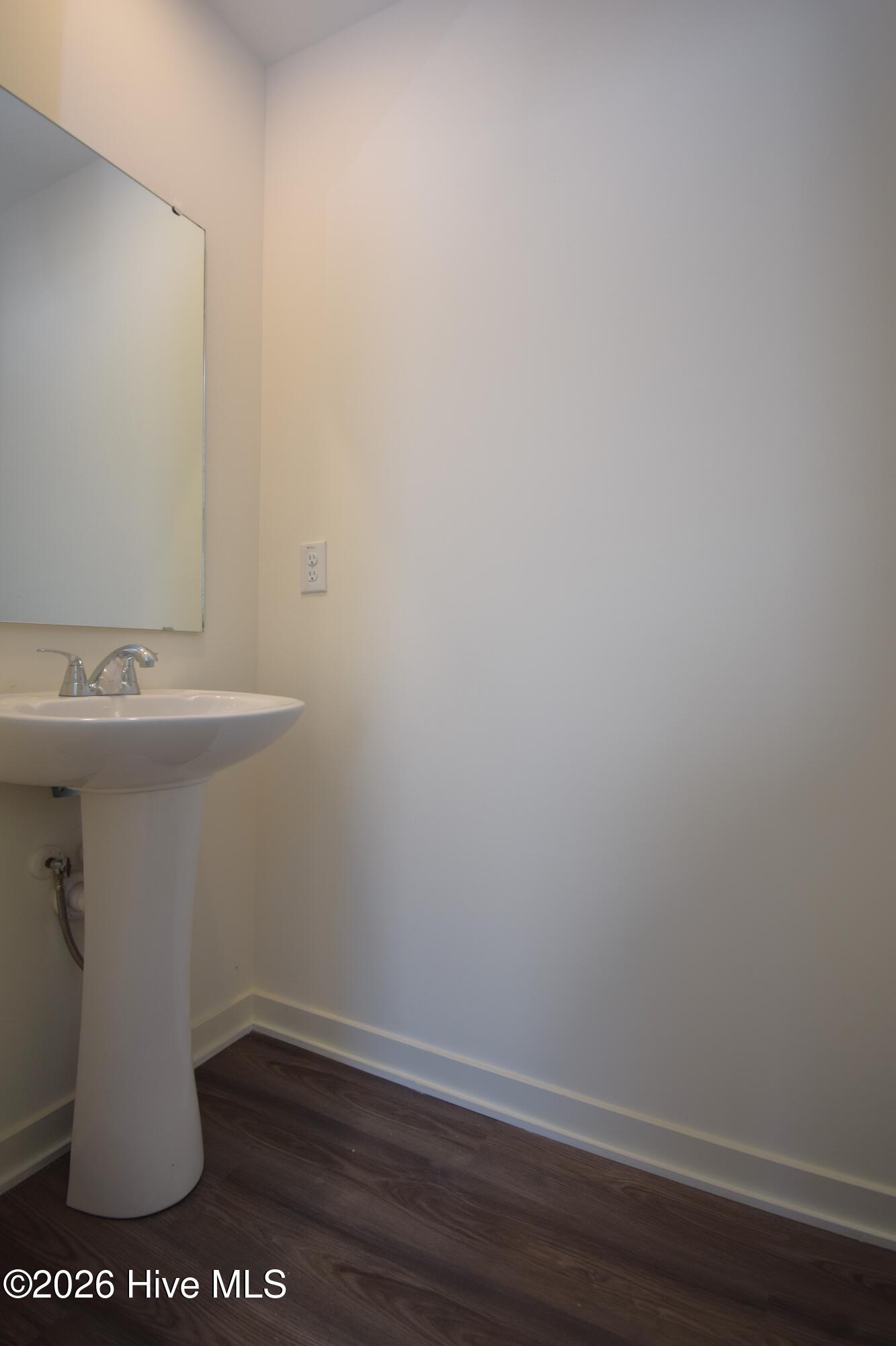 2460 Brookville Drive B Property Photo 9