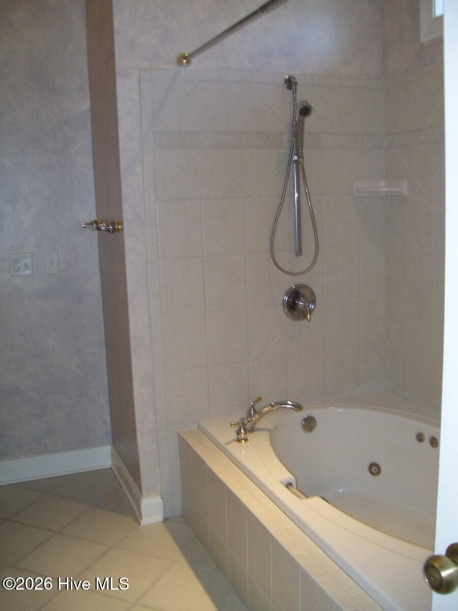 54 Castle Bay Drive Property Photo 5