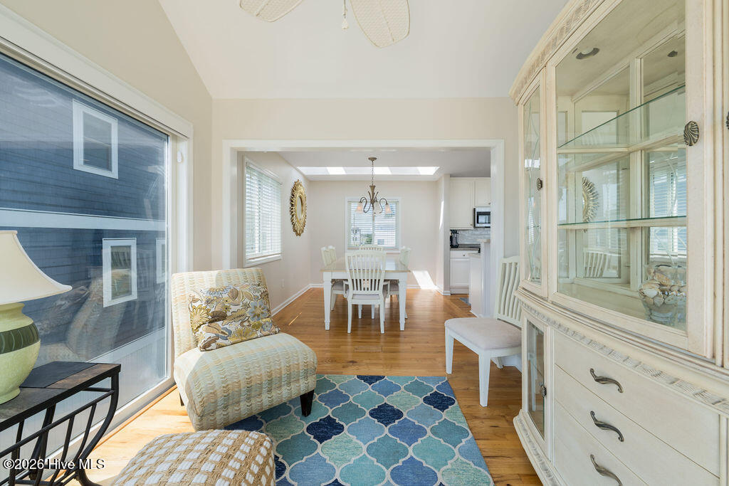 703 S Shore Drive Property Photo 20