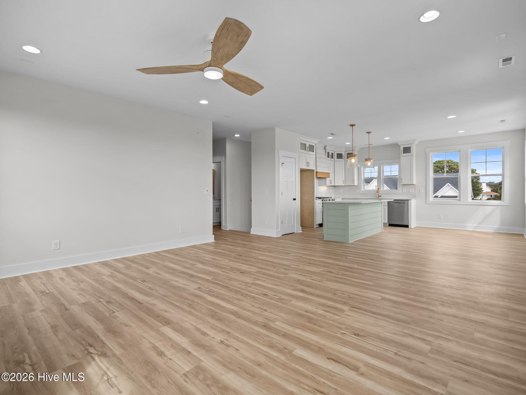 656 Fishermans Point Property Photo 16