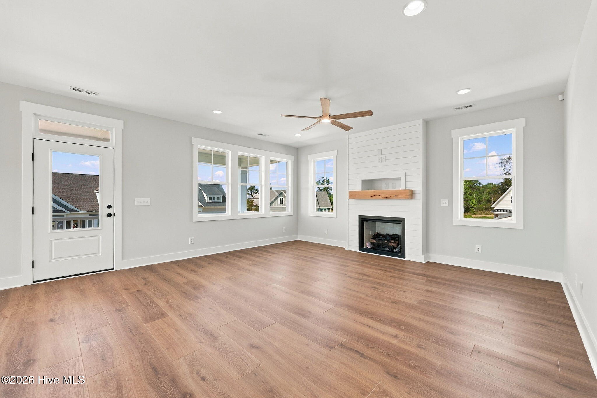 656 Fishermans Point Property Photo 17