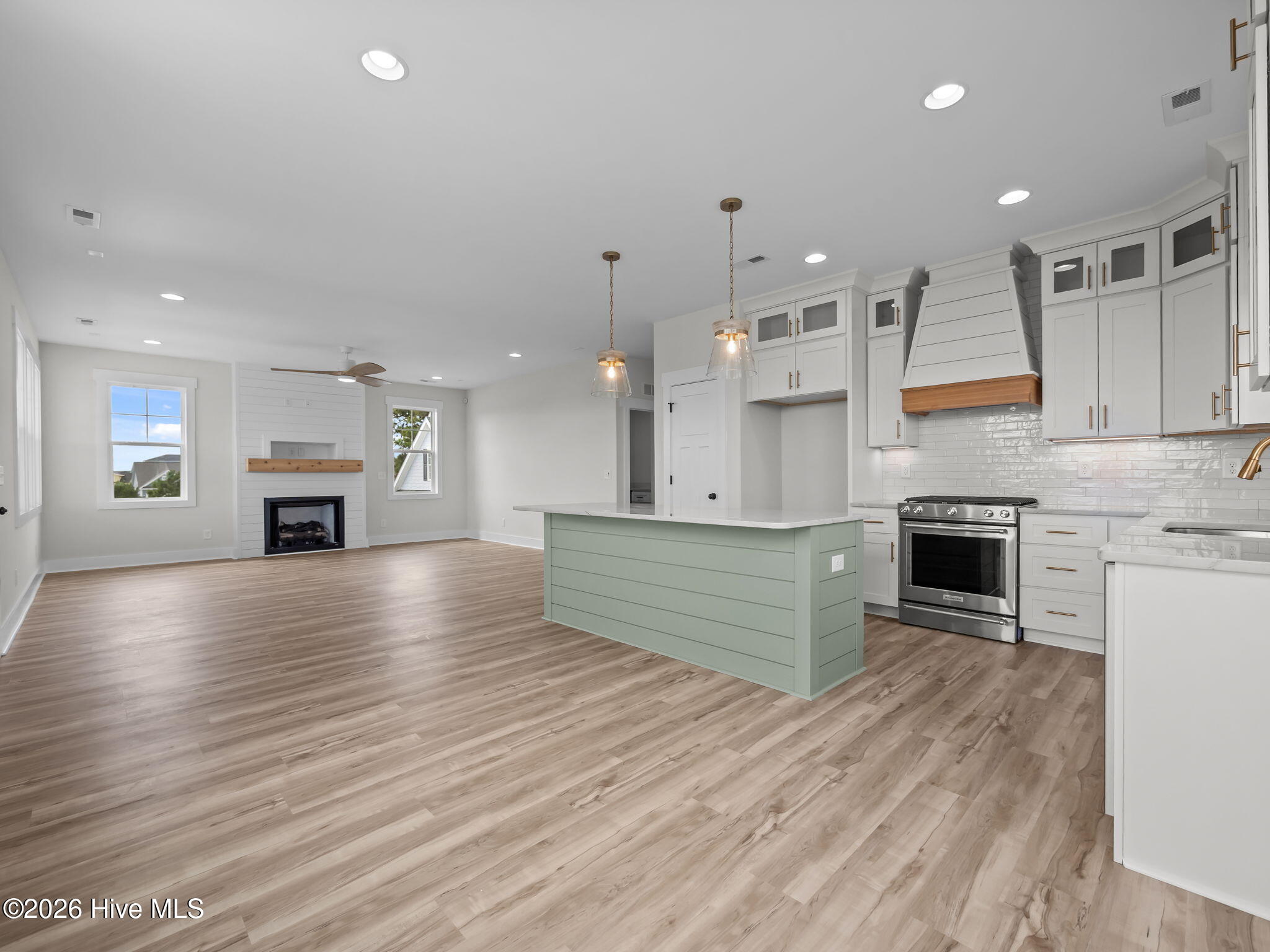 656 Fishermans Point Property Photo 23