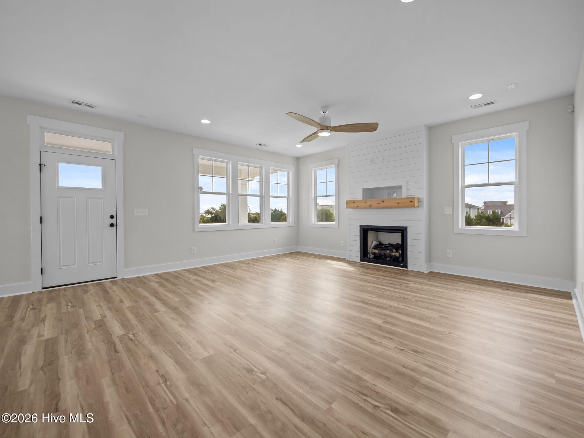 656 Fishermans Point Property Photo 25