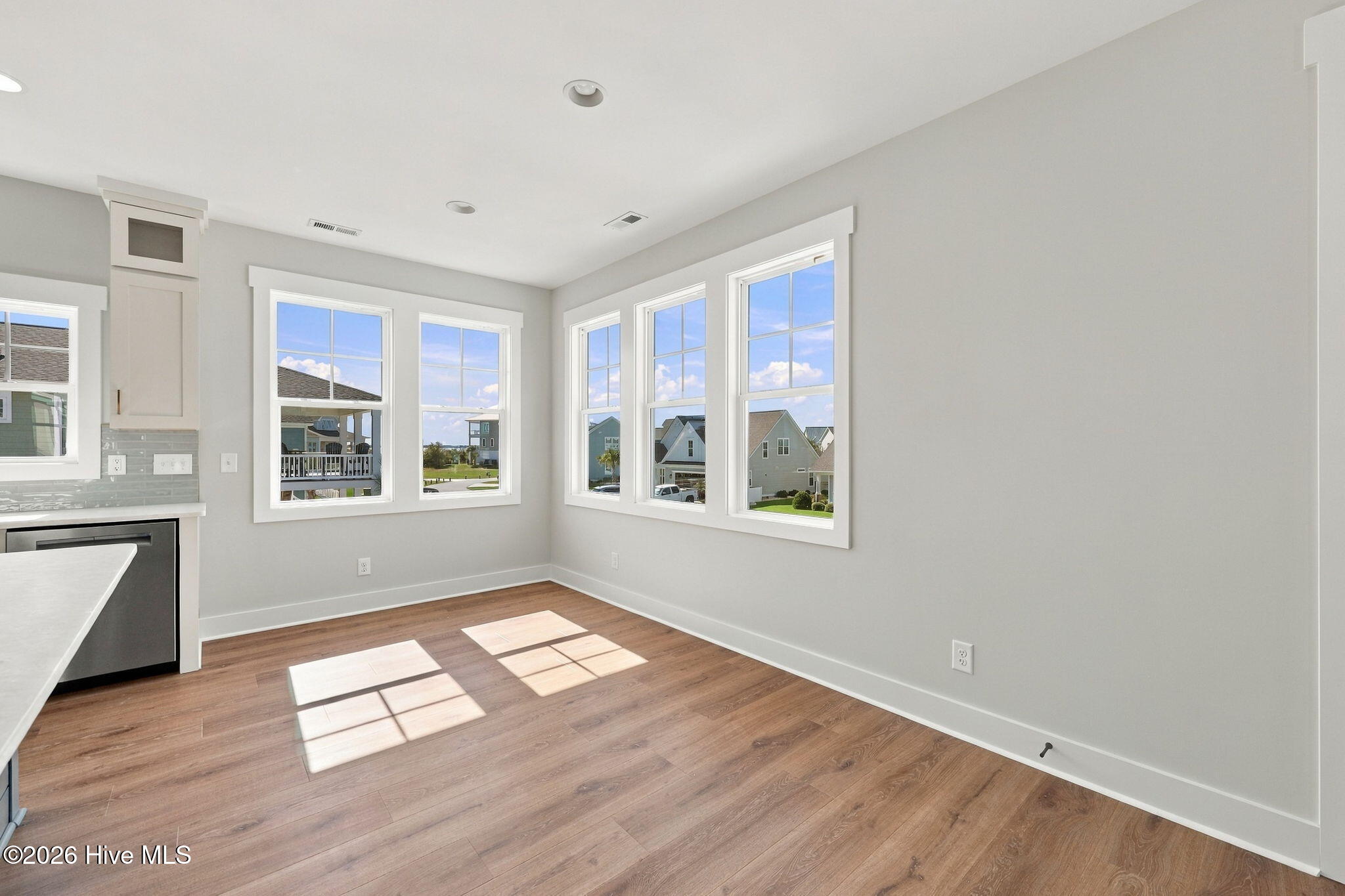 656 Fishermans Point Property Photo 27