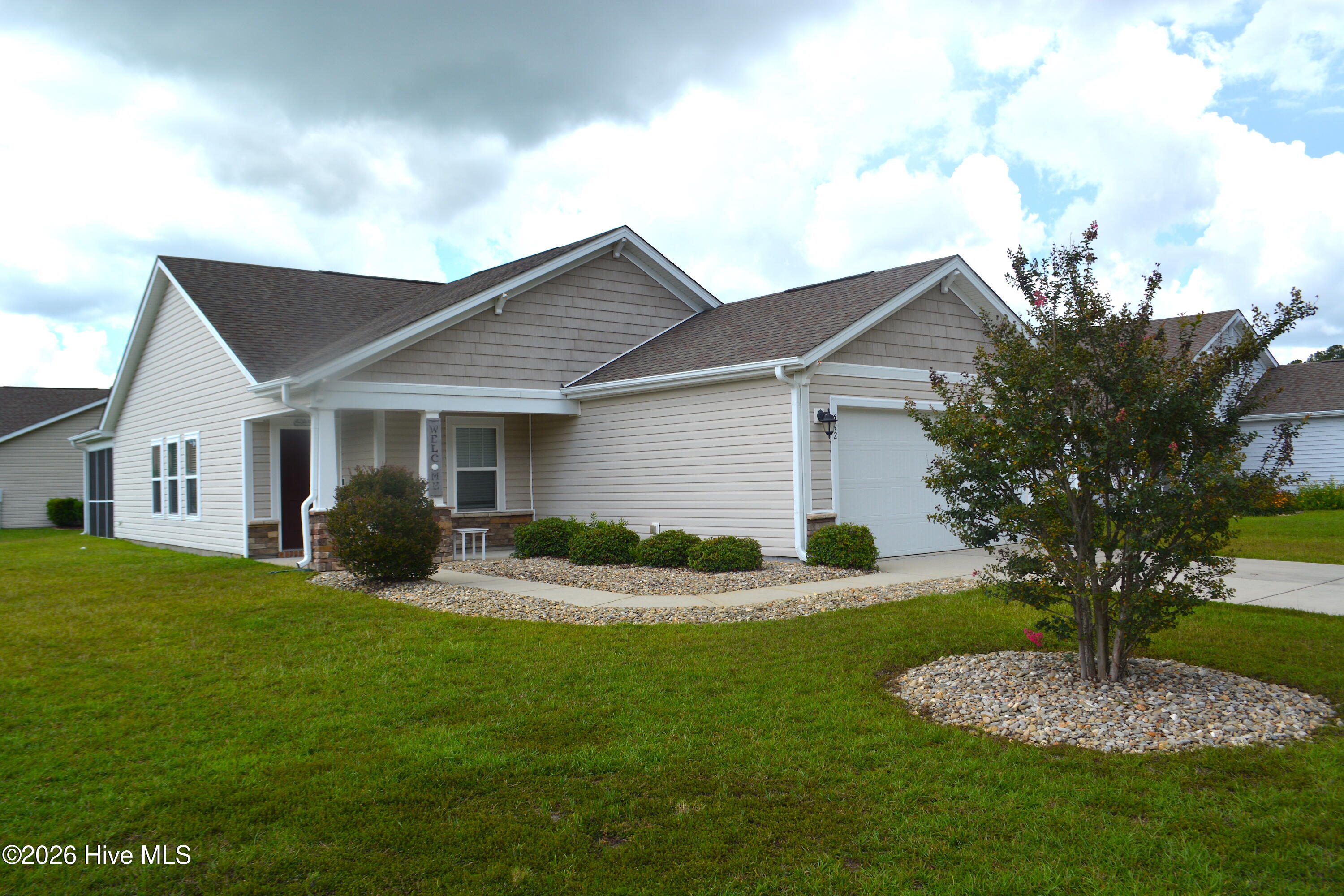 692 Pickering Drive Nw Property Photo 2