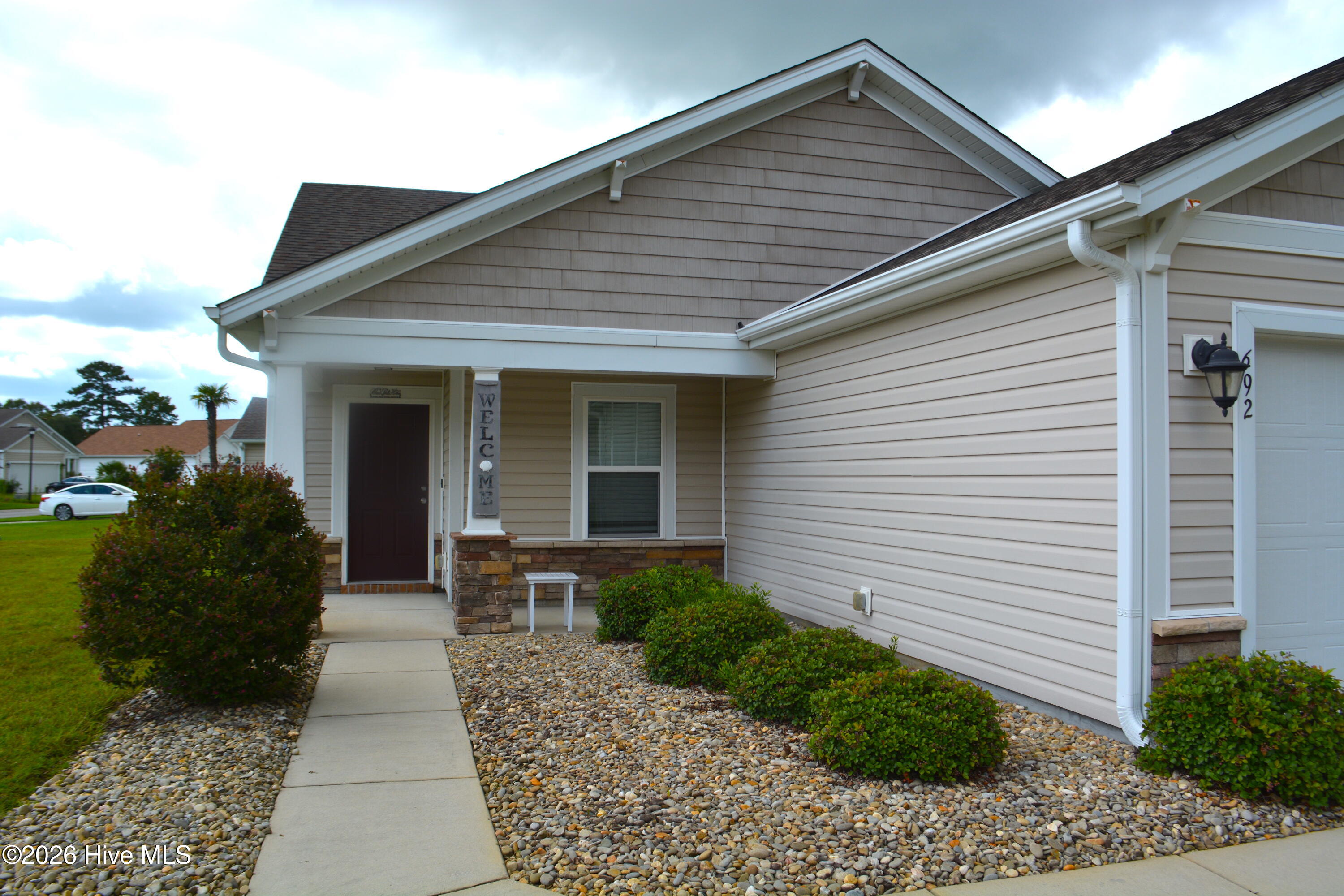 692 Pickering Drive Nw Property Photo 3