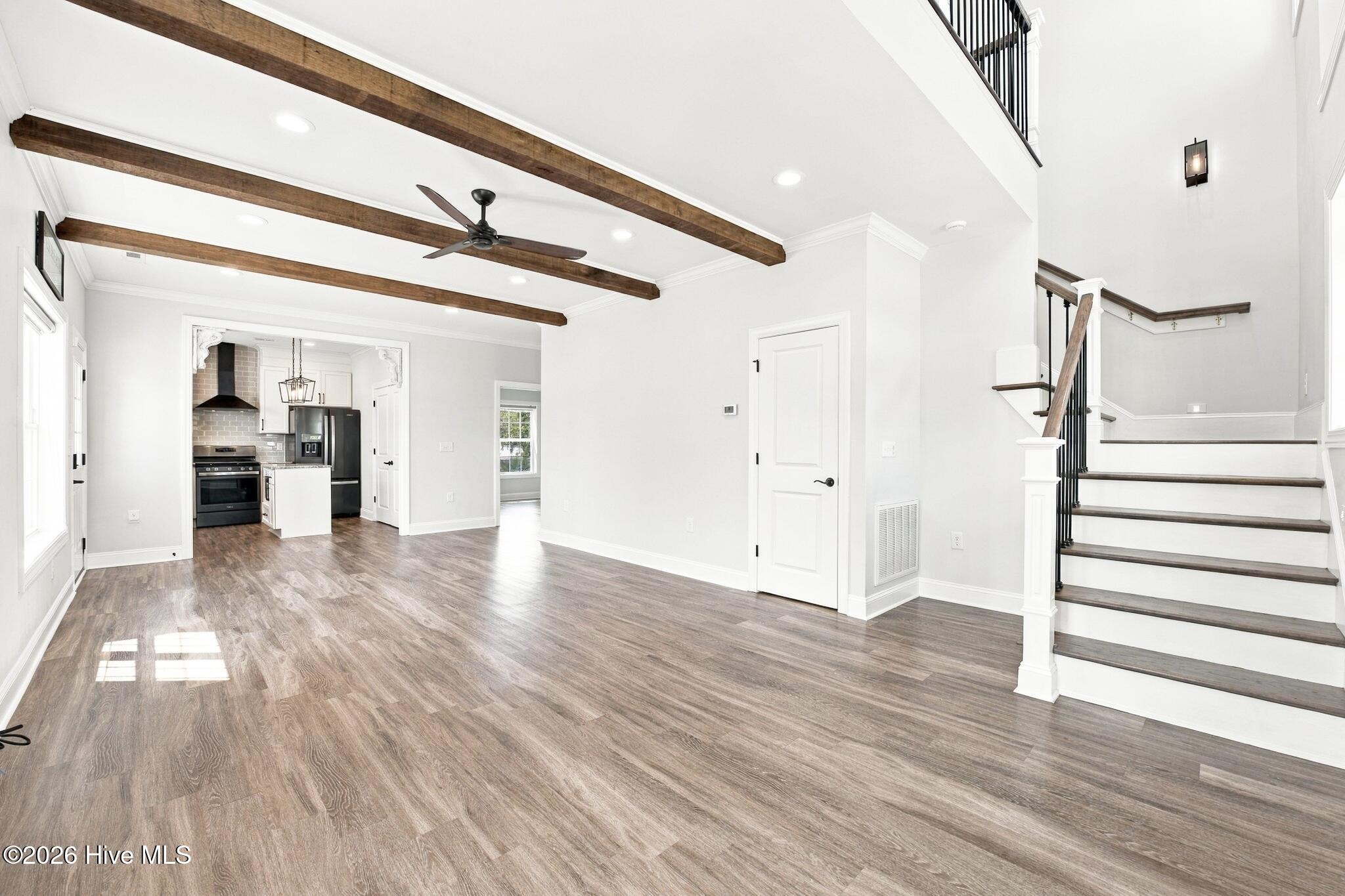1601 River Drive Property Photo 3